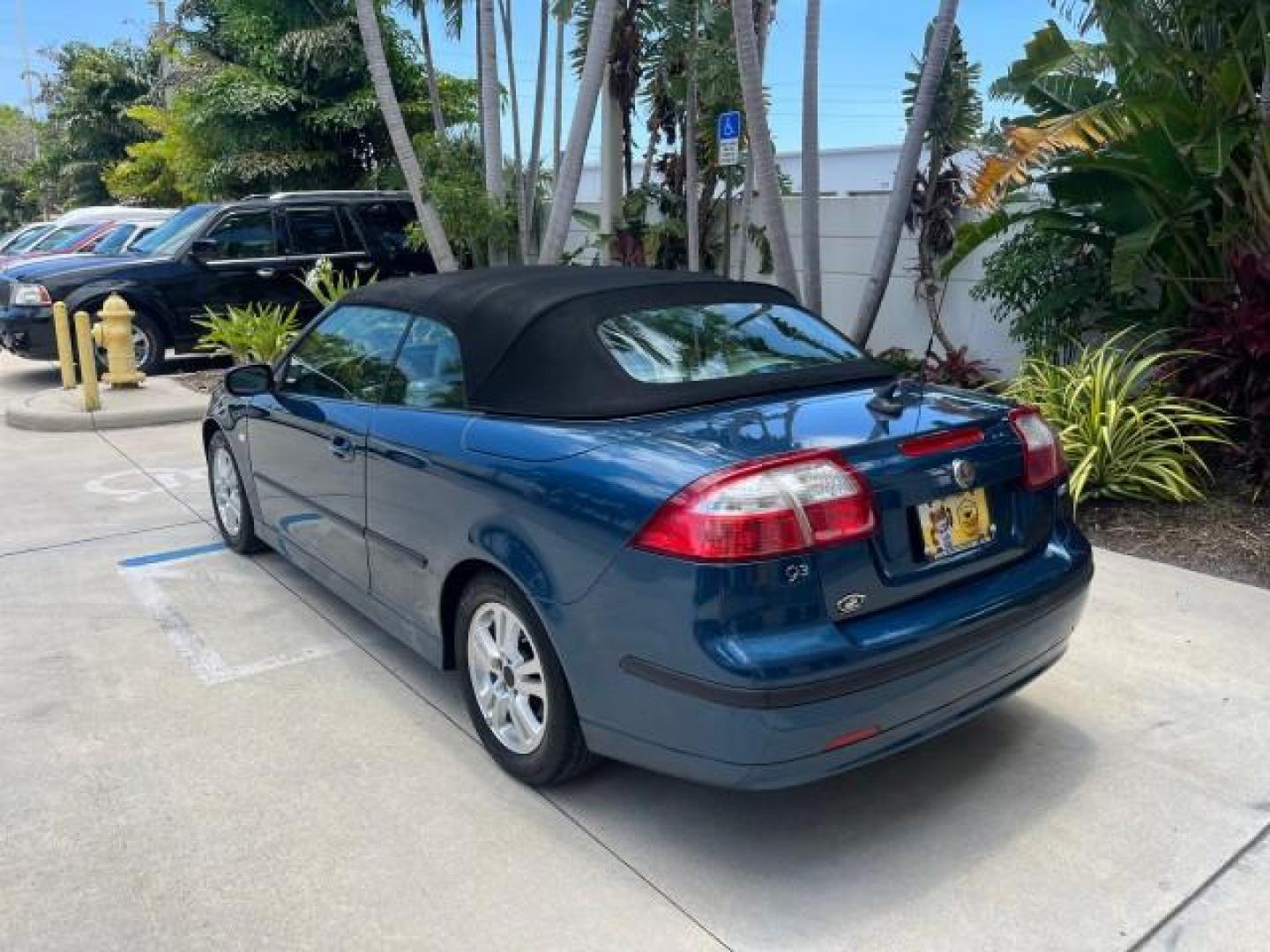 2006 Nocturne Blue Metallic /Slate Gray Saab 9-3 CONV LOW MILES 75,575 (YS3FD79Y966) with an 2.0L DOHC MPFI Turbocharged 4-Cyl Engine engine, Automatic transmission, located at 4701 North Dixie Hwy, Pompano Beach, FL, 33064, (954) 422-2889, 26.240938, -80.123474 - OUR WEBPAGE FLORIDACARS1.COM HAS OVER 100 PHOTOS AND FREE CARFAX LINK 2006 SAAB 9-3 2.0T ROAD READY 2.O L TURBO VIN: YS3FD79Y966001453 NO ACCIDENTS NO RECALLS CONVERTIBLE LOW MILES 75,575 2.0L I4 F SOHC POWER CONVERTIBLE TOP GASOLINE 29 MPG POWER LEATHER SEATS FRONT WHEEL DRIVE DUAL ZONE AC 4 SERVIC - Photo#5