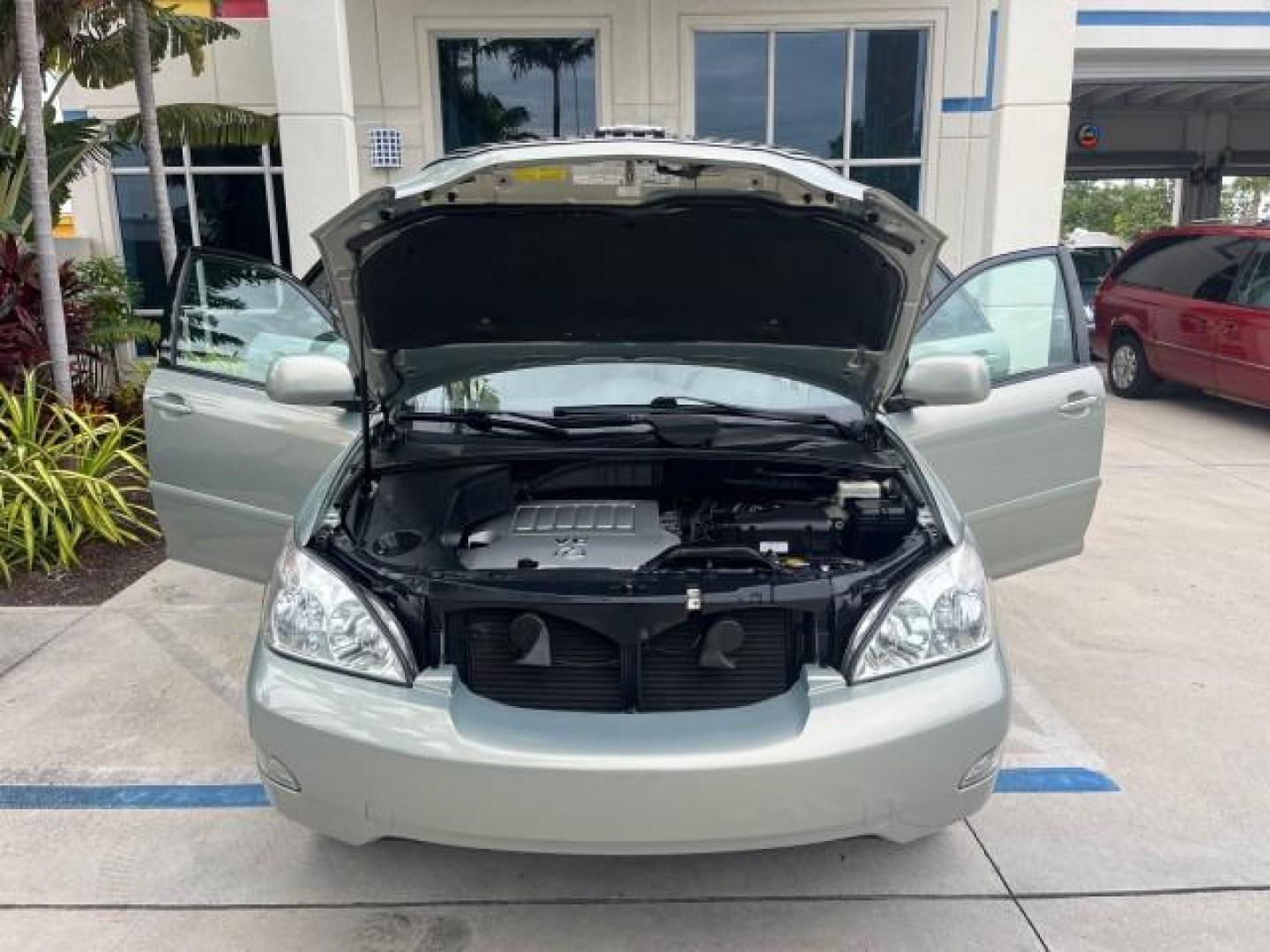 2007 Millennium Silver Metallic /Light Gray Lexus RX 350 1 FL LOW MILES 61,148 (2T2GK31U17C) with an 3.5L DOHC SMPI 24-Valve V6 Engine engine, Automatic transmission, located at 4701 North Dixie Hwy, Pompano Beach, FL, 33064, (954) 422-2889, 26.240938, -80.123474 - OUR WEBPAGE FLORIDACARS1.COM HAS OVER 100 PHOTOS AND FREE CARFAX LINK 2007 LEXUS RX 350 ROAD READY 3.5L V6 VIN: 2T2GK31U17C006249 NO RECALLS 4 DOOR WAGON/SPORT UTILITY POWER LEATHER SEATS 3.5L V6 F DOHC 24V POWER SUNROOF GASOLINE 1 OWNER FLORIDA FRONT WHEEL DRIVE POWER LIFTGATE/MIRRORS LOW MILES 61, - Photo#16