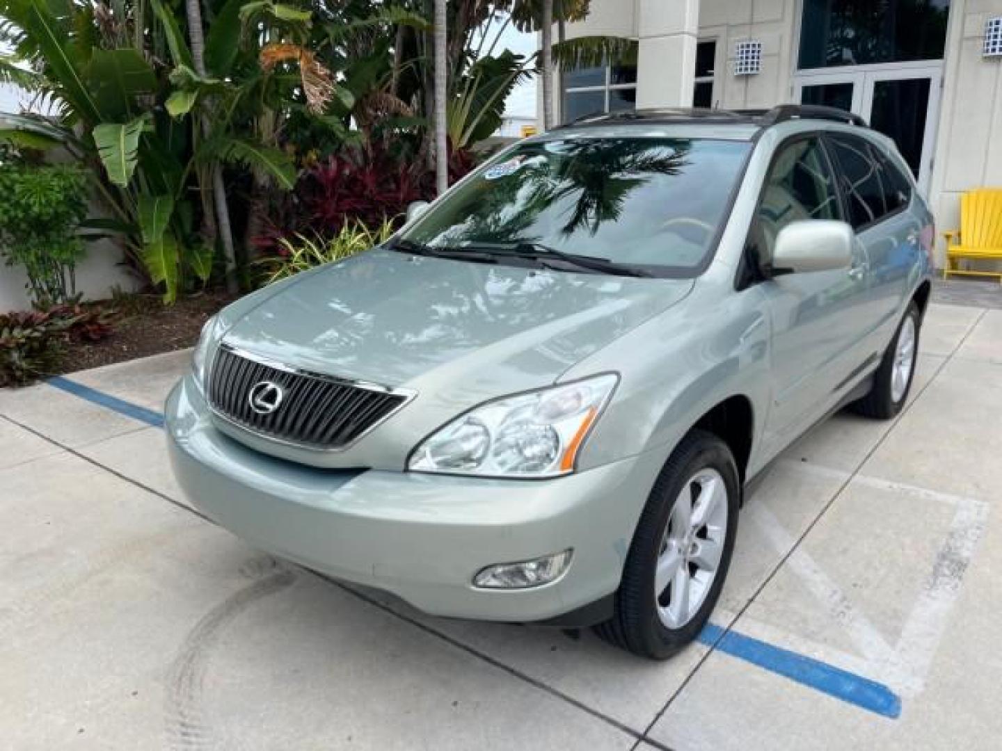 2007 Millennium Silver Metallic /Light Gray Lexus RX 350 1 FL LOW MILES 61,148 (2T2GK31U17C) with an 3.5L DOHC SMPI 24-Valve V6 Engine engine, Automatic transmission, located at 4701 North Dixie Hwy, Pompano Beach, FL, 33064, (954) 422-2889, 26.240938, -80.123474 - OUR WEBPAGE FLORIDACARS1.COM HAS OVER 100 PHOTOS AND FREE CARFAX LINK 2007 LEXUS RX 350 ROAD READY 3.5L V6 VIN: 2T2GK31U17C006249 NO RECALLS 4 DOOR WAGON/SPORT UTILITY POWER LEATHER SEATS 3.5L V6 F DOHC 24V POWER SUNROOF GASOLINE 1 OWNER FLORIDA FRONT WHEEL DRIVE POWER LIFTGATE/MIRRORS LOW MILES 61, - Photo#80