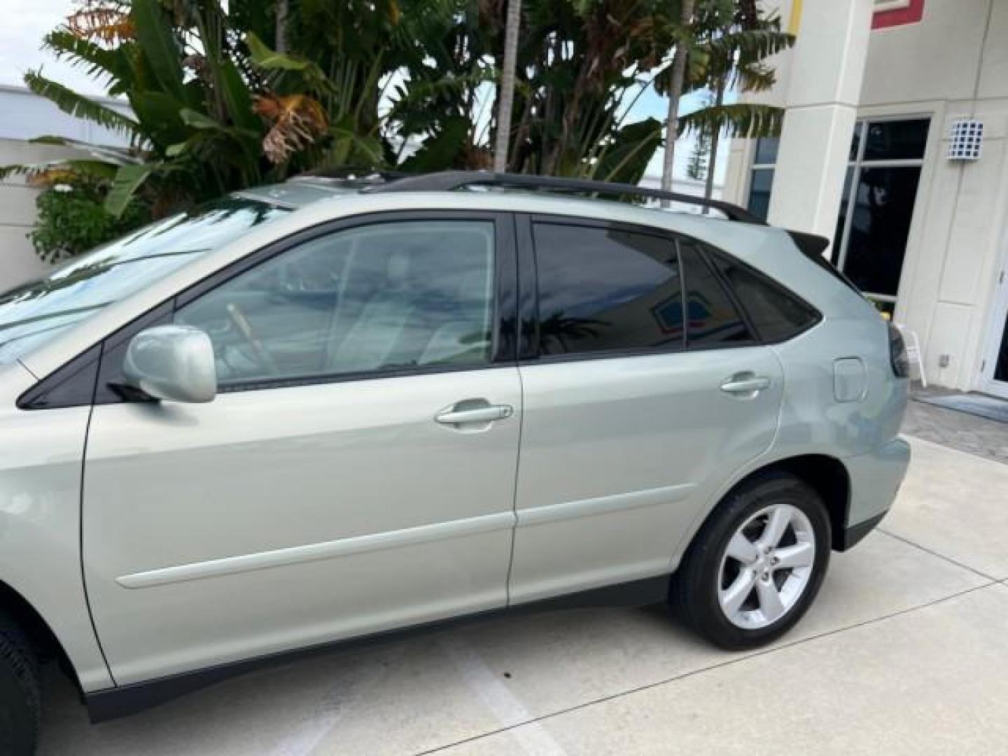 2007 Millennium Silver Metallic /Light Gray Lexus RX 350 1 FL LOW MILES 61,148 (2T2GK31U17C) with an 3.5L DOHC SMPI 24-Valve V6 Engine engine, Automatic transmission, located at 4701 North Dixie Hwy, Pompano Beach, FL, 33064, (954) 422-2889, 26.240938, -80.123474 - OUR WEBPAGE FLORIDACARS1.COM HAS OVER 100 PHOTOS AND FREE CARFAX LINK 2007 LEXUS RX 350 ROAD READY 3.5L V6 VIN: 2T2GK31U17C006249 NO RECALLS 4 DOOR WAGON/SPORT UTILITY POWER LEATHER SEATS 3.5L V6 F DOHC 24V POWER SUNROOF GASOLINE 1 OWNER FLORIDA FRONT WHEEL DRIVE POWER LIFTGATE/MIRRORS LOW MILES 61, - Photo#89