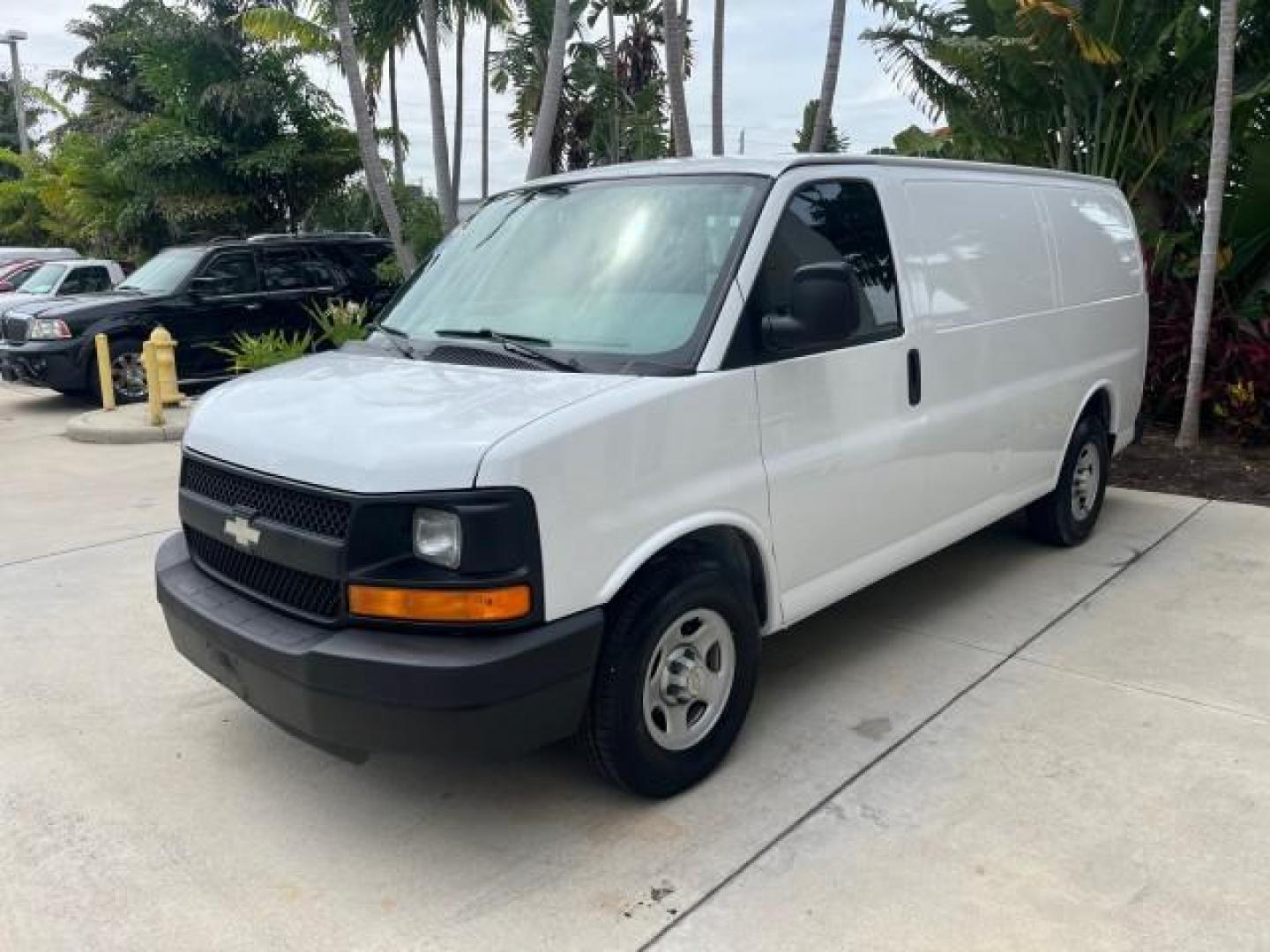 2005 Summit White /Neutral Chevrolet Express Cargo Van 1 FL 67,055 (1GCFG15X751) with an 4.3L Vortec 4300 V6 MFI Engine engine, Automatic transmission, located at 4701 North Dixie Hwy, Pompano Beach, FL, 33064, (954) 422-2889, 26.240938, -80.123474 - OUR WEBPAGE FLORIDACARS1.COM HAS OVER 100 PHOTOS AND FREE CARFAX LINK 2005 CHEVROLET EXPRESS 1500 ROAD READY WORK READY VIN: 1GCFG15X751260088 LOW MILES 67,055 VAN 1 OWNER FLORIDA 4.3L V6 F CLEAN GASOLINE 4.3L V6 REAR WHEEL DRIVE LEATHER SEATS Automatic Climate Control Front Bucket Seats RWD THIS IS - Photo#3