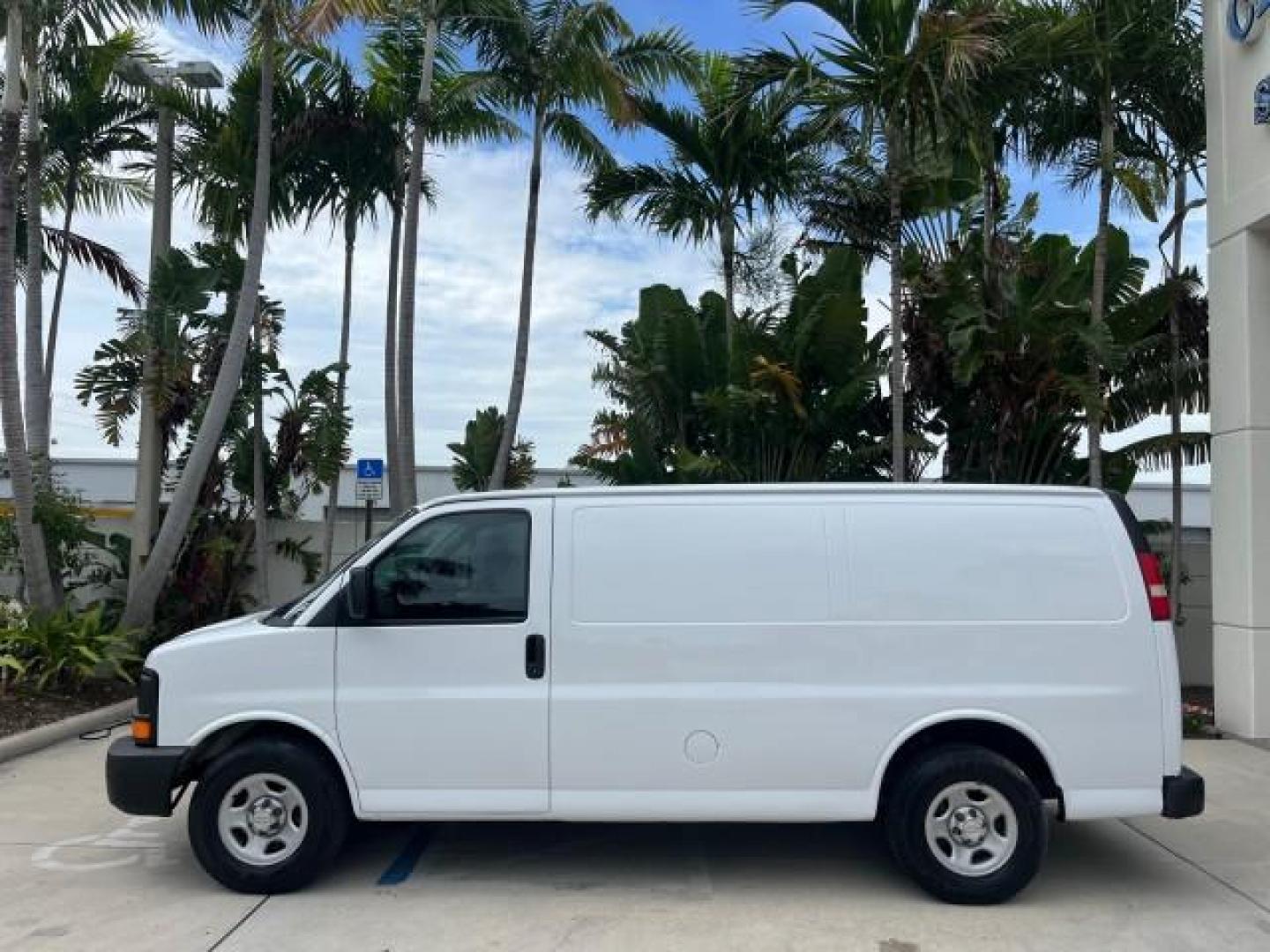 2005 Summit White /Neutral Chevrolet Express Cargo Van 1 FL 67,055 (1GCFG15X751) with an 4.3L Vortec 4300 V6 MFI Engine engine, Automatic transmission, located at 4701 North Dixie Hwy, Pompano Beach, FL, 33064, (954) 422-2889, 26.240938, -80.123474 - OUR WEBPAGE FLORIDACARS1.COM HAS OVER 100 PHOTOS AND FREE CARFAX LINK 2005 CHEVROLET EXPRESS 1500 ROAD READY WORK READY VIN: 1GCFG15X751260088 LOW MILES 67,055 VAN 1 OWNER FLORIDA 4.3L V6 F CLEAN GASOLINE 4.3L V6 REAR WHEEL DRIVE LEATHER SEATS Automatic Climate Control Front Bucket Seats RWD THIS IS - Photo#4