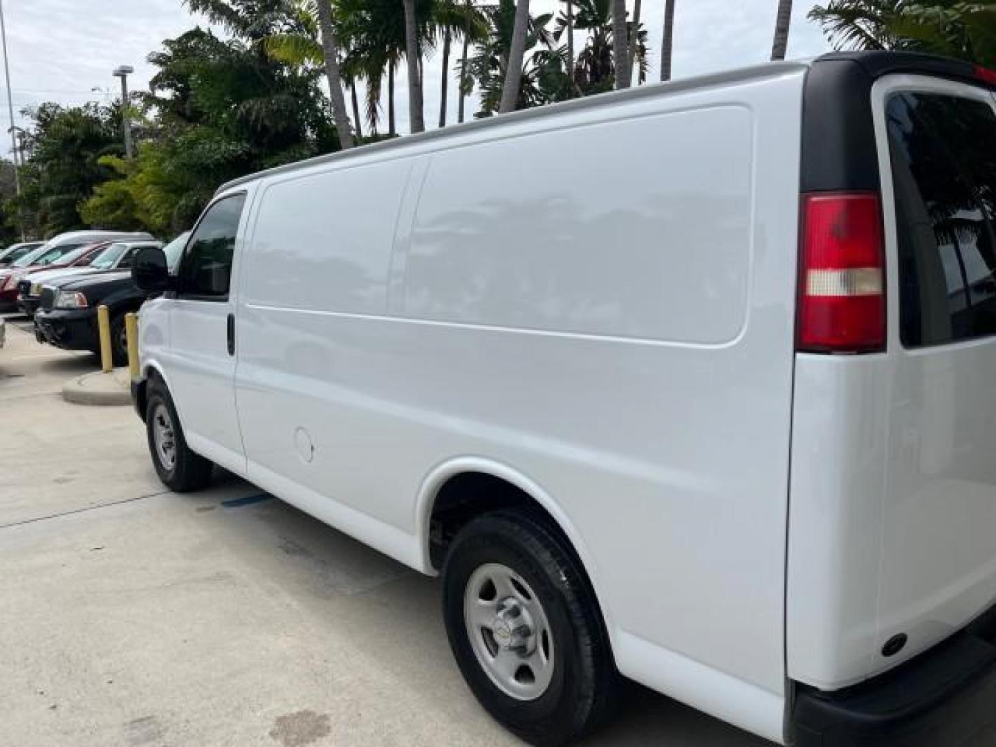 2005 Summit White /Neutral Chevrolet Express Cargo Van 1 FL 67,055 (1GCFG15X751) with an 4.3L Vortec 4300 V6 MFI Engine engine, Automatic transmission, located at 4701 North Dixie Hwy, Pompano Beach, FL, 33064, (954) 422-2889, 26.240938, -80.123474 - OUR WEBPAGE FLORIDACARS1.COM HAS OVER 100 PHOTOS AND FREE CARFAX LINK 2005 CHEVROLET EXPRESS 1500 ROAD READY WORK READY VIN: 1GCFG15X751260088 LOW MILES 67,055 VAN 1 OWNER FLORIDA 4.3L V6 F CLEAN GASOLINE 4.3L V6 REAR WHEEL DRIVE LEATHER SEATS Automatic Climate Control Front Bucket Seats RWD THIS IS - Photo#94