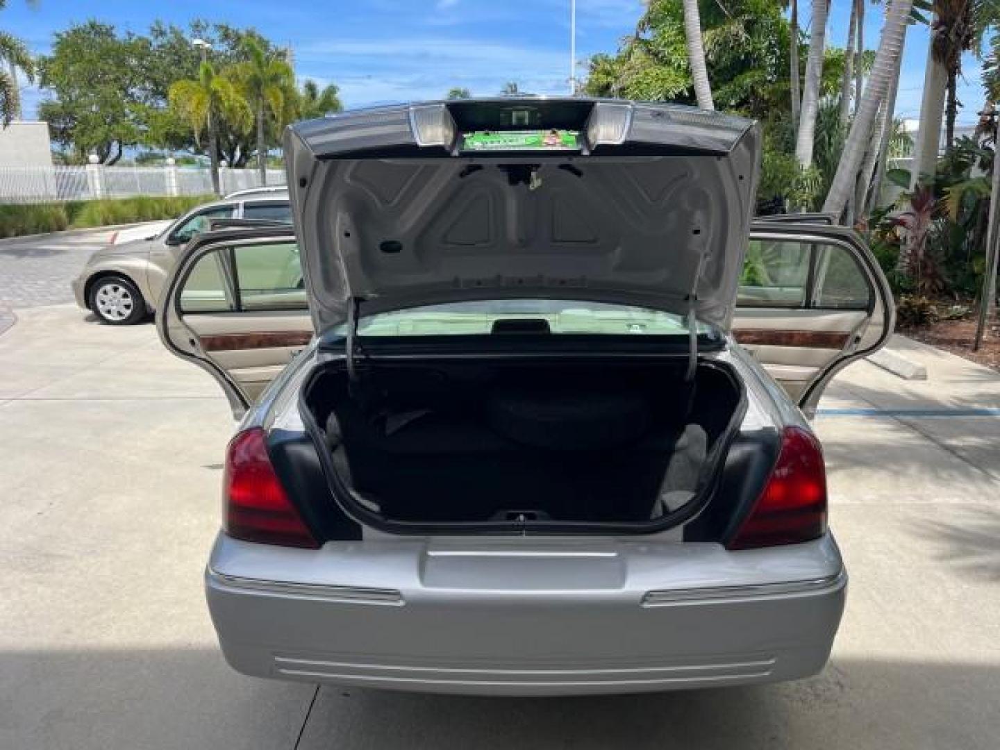 2009 Smokestone Metallic /Medium light stone Mercury Grand Marquis ULTIMATE LS LOW MILES 67,706 (2MEHM75V59X) with an 4.6L OHC SEFI FFV V8 Engine engine, Automatic transmission, located at 4701 North Dixie Hwy, Pompano Beach, FL, 33064, (954) 422-2889, 26.240938, -80.123474 - OUR WEBPAGE FLORIDACARS1.COM HAS OVER 100 PHOTOS AND FREE CARFAX LINK 2009 MERCURY GRAND MARQUIS LS ROAD READY 4.6L V8 VIN: 2MEHM75V59X610557 NO ACCIDENTS SEDAN 4 DR NO RECALLS 4.6L V8 F SOHC 16V LOW MILES 67,706 FLEX FUEL 12 SERVICE RECORDS REAR WHEEL DRIVE POWER LEATHER SEATS Adaptive Headlights A - Photo#15