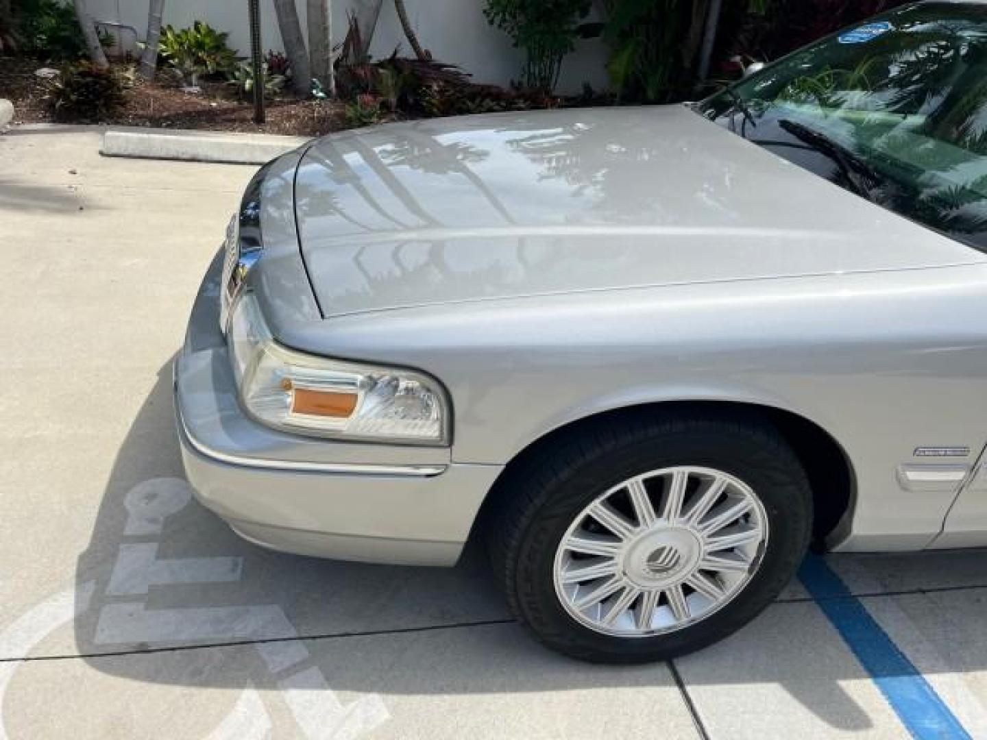 2009 Smokestone Metallic /Medium light stone Mercury Grand Marquis ULTIMATE LS LOW MILES 67,706 (2MEHM75V59X) with an 4.6L OHC SEFI FFV V8 Engine engine, Automatic transmission, located at 4701 North Dixie Hwy, Pompano Beach, FL, 33064, (954) 422-2889, 26.240938, -80.123474 - OUR WEBPAGE FLORIDACARS1.COM HAS OVER 100 PHOTOS AND FREE CARFAX LINK 2009 MERCURY GRAND MARQUIS LS ROAD READY 4.6L V8 VIN: 2MEHM75V59X610557 NO ACCIDENTS SEDAN 4 DR NO RECALLS 4.6L V8 F SOHC 16V LOW MILES 67,706 FLEX FUEL 12 SERVICE RECORDS REAR WHEEL DRIVE POWER LEATHER SEATS Adaptive Headlights A - Photo#75