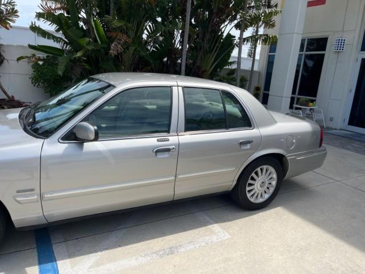 2009 Smokestone Metallic /Medium light stone Mercury Grand Marquis ULTIMATE LS LOW MILES 67,706 (2MEHM75V59X) with an 4.6L OHC SEFI FFV V8 Engine engine, Automatic transmission, located at 4701 North Dixie Hwy, Pompano Beach, FL, 33064, (954) 422-2889, 26.240938, -80.123474 - OUR WEBPAGE FLORIDACARS1.COM HAS OVER 100 PHOTOS AND FREE CARFAX LINK 2009 MERCURY GRAND MARQUIS LS ROAD READY 4.6L V8 VIN: 2MEHM75V59X610557 NO ACCIDENTS SEDAN 4 DR NO RECALLS 4.6L V8 F SOHC 16V LOW MILES 67,706 FLEX FUEL 12 SERVICE RECORDS REAR WHEEL DRIVE POWER LEATHER SEATS Adaptive Headlights A - Photo#76