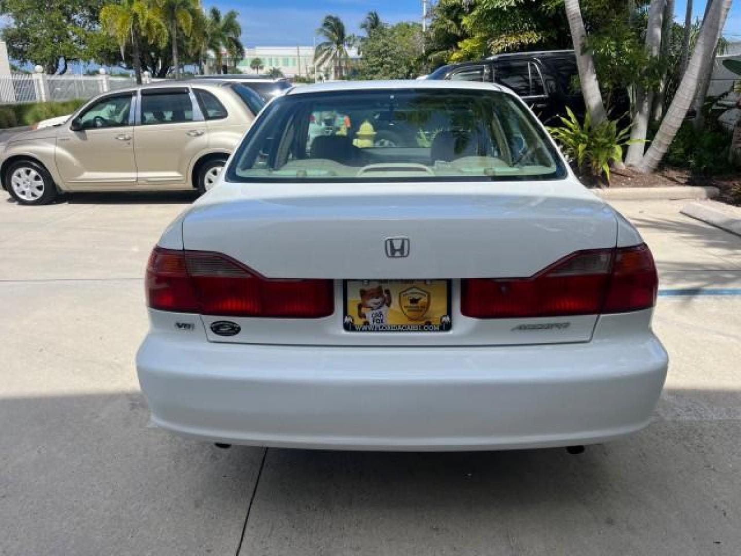 2000 Taffeta White /Quartz Honda Accord Sdn EX w/Leather LOW MILES 56,836 (1HGCG1650YA) with an 3.0L VTEC LEV-Certified V6 Engine engine, Automatic transmission, located at 4701 North Dixie Hwy, Pompano Beach, FL, 33064, (954) 422-2889, 26.240938, -80.123474 - OUR WEBPAGE FLORIDACARS1.COM HAS OVER 100 PHOTOS AND FREE CARFAX LINK 2000 HONDA ACCORD EX V6 ROAD READY 3.0L V6 VIN: 1HGCG1650YA037493 FLORIDA OWNER 28 MPG SEDAN 4 DR POWER LEATHER SEATS 3.0L V6 F SOHC 24V POWER SUNROOF/MIRRORS GASOLINE LOW MILES 56,836 FRONT WHEEL DRIVE 22 SERVICE RECORDS Alloy Wh - Photo#99