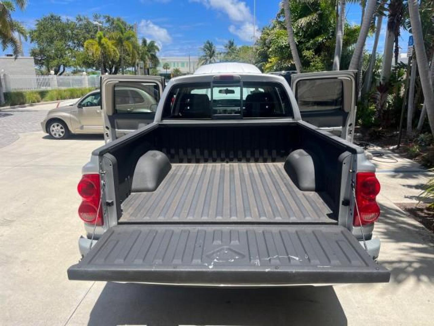 2006 Bright Silver Metallic /Med Slate Gray Dodge Dakota SLT 4 DR CREW LOW MILES 66,598 (1D7HE48NX6S) with an 4.7L V8 Magnum Engine engine, Automatic transmission, located at 4701 North Dixie Hwy, Pompano Beach, FL, 33064, (954) 422-2889, 26.240938, -80.123474 - OUR WEBPAGE FLORIDACARS1.COM HAS OVER 100 PHOTOS AND FREE CARFAX LINK 2006 DODGE DAKOTA SLT ROAD READY 4.7L V8 VIN: 1D7HE48NX6S517370 NO ACCIDENTS CREW PICKUP NO RECALLS 4.7L V8 F OHV 1 OWNER 5,4 FT BED GASOLINE LOW MILES 66,598 REAR WHEEL DRIVE 24 SERVICE RECORDS 5.4' Bed Length Anti-Theft System C - Photo#15