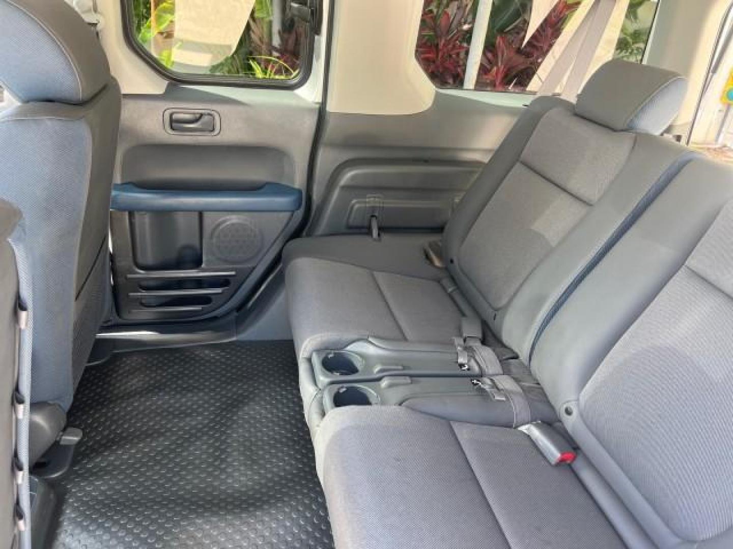 2006 Alabaster Silver Metallic /Gray/Blue Honda Element EX-P LOW MILES 36,980 (5J6YH18736L) with an 2.4L DOHC MPFI 16-Valve i-VTEC I4 Engine engine, Automatic transmission, located at 4701 North Dixie Hwy, Pompano Beach, FL, 33064, (954) 422-2889, 26.240938, -80.123474 - OUR WEBPAGE FLORIDACARS1.COM HAS OVER 100 PHOTOS AND FREE CARFAX LINK 2006 HONDA ELEMENT EX-P ROAD READY 2.4L I4 VIN: 5J6YH18736L011000 NO RECALLS 27 MPG 4 DOOR WAGON/SPORT UTILITY 1 OWNER 2.4L I4 F DOHC 16V LOW MILES 36,980 GASOLINE 17 SERVICE RECORDS FRONT WHEEL DRIVE Anti-Theft System Cruise Cont - Photo#40