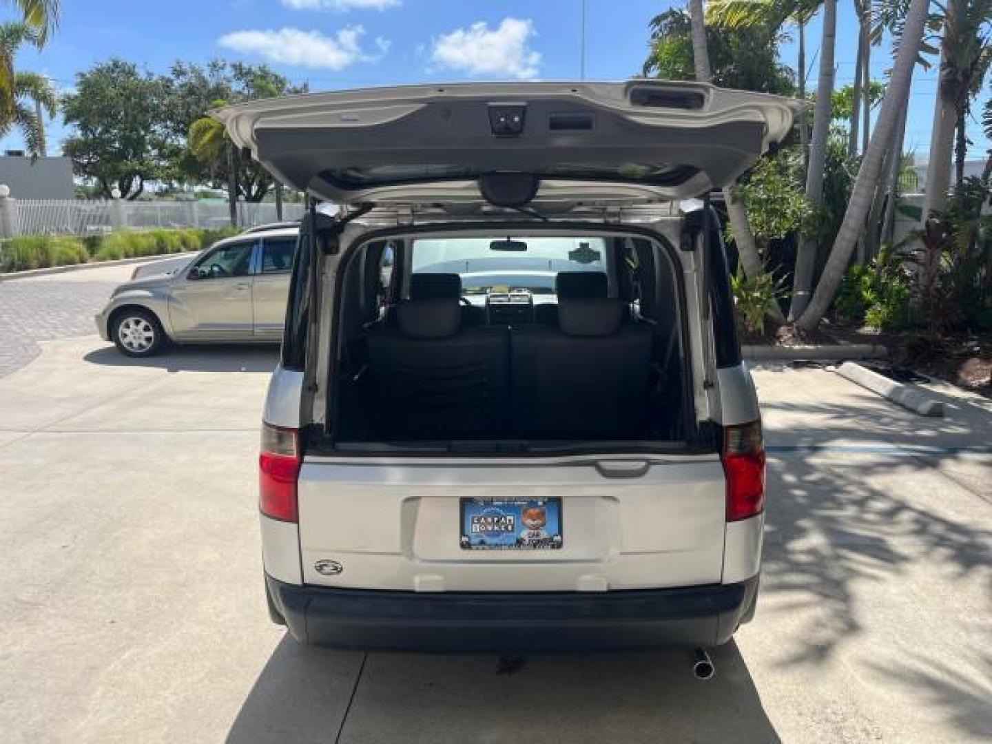 2006 Alabaster Silver Metallic /Gray/Blue Honda Element EX-P LOW MILES 36,980 (5J6YH18736L) with an 2.4L DOHC MPFI 16-Valve i-VTEC I4 Engine engine, Automatic transmission, located at 4701 North Dixie Hwy, Pompano Beach, FL, 33064, (954) 422-2889, 26.240938, -80.123474 - OUR WEBPAGE FLORIDACARS1.COM HAS OVER 100 PHOTOS AND FREE CARFAX LINK 2006 HONDA ELEMENT EX-P ROAD READY 2.4L I4 VIN: 5J6YH18736L011000 NO RECALLS 27 MPG 4 DOOR WAGON/SPORT UTILITY 1 OWNER 2.4L I4 F DOHC 16V LOW MILES 36,980 GASOLINE 17 SERVICE RECORDS FRONT WHEEL DRIVE Anti-Theft System Cruise Cont - Photo#72