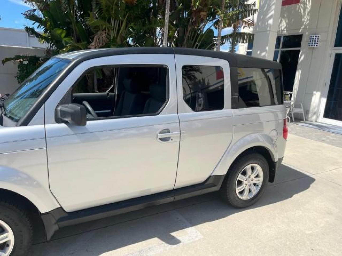 2006 Alabaster Silver Metallic /Gray/Blue Honda Element EX-P LOW MILES 36,980 (5J6YH18736L) with an 2.4L DOHC MPFI 16-Valve i-VTEC I4 Engine engine, Automatic transmission, located at 4701 North Dixie Hwy, Pompano Beach, FL, 33064, (954) 422-2889, 26.240938, -80.123474 - OUR WEBPAGE FLORIDACARS1.COM HAS OVER 100 PHOTOS AND FREE CARFAX LINK 2006 HONDA ELEMENT EX-P ROAD READY 2.4L I4 VIN: 5J6YH18736L011000 NO RECALLS 27 MPG 4 DOOR WAGON/SPORT UTILITY 1 OWNER 2.4L I4 F DOHC 16V LOW MILES 36,980 GASOLINE 17 SERVICE RECORDS FRONT WHEEL DRIVE Anti-Theft System Cruise Cont - Photo#89