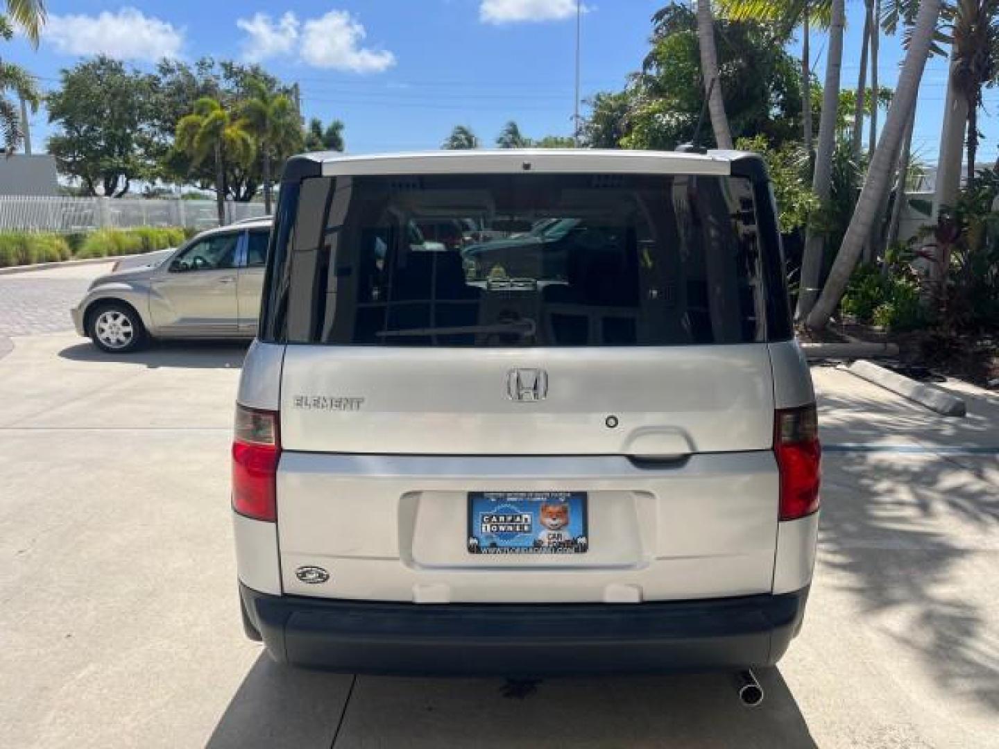 2006 Alabaster Silver Metallic /Gray/Blue Honda Element EX-P LOW MILES 36,980 (5J6YH18736L) with an 2.4L DOHC MPFI 16-Valve i-VTEC I4 Engine engine, Automatic transmission, located at 4701 North Dixie Hwy, Pompano Beach, FL, 33064, (954) 422-2889, 26.240938, -80.123474 - OUR WEBPAGE FLORIDACARS1.COM HAS OVER 100 PHOTOS AND FREE CARFAX LINK 2006 HONDA ELEMENT EX-P ROAD READY 2.4L I4 VIN: 5J6YH18736L011000 NO RECALLS 27 MPG 4 DOOR WAGON/SPORT UTILITY 1 OWNER 2.4L I4 F DOHC 16V LOW MILES 36,980 GASOLINE 17 SERVICE RECORDS FRONT WHEEL DRIVE Anti-Theft System Cruise Cont - Photo#98