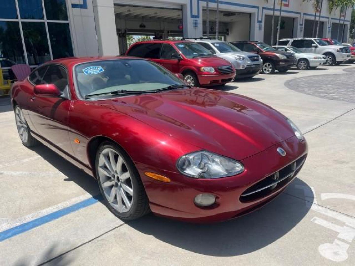 2005 Radiance /Ivory Jaguar XK8 XK8 COUPE LOW MILES 67,921 (SAJDA41C652) with an 4.2L DOHC EFI 32-Valve Aluminum Alloy V8 Engine engine, Automatic transmission, located at 4701 North Dixie Hwy, Pompano Beach, FL, 33064, (954) 422-2889, 26.240938, -80.123474 - OUR WEBPAGE FLORIDACARS1.COM HAS OVER 100 PHOTOS AND FREE CARFAX LINK 2005 JAGUAR XK-SERIES XK8 NEW $73,230 ROAD READY VIN: SAJDA41C652A41179 NO ACCIDENTS NO RECALLS COUPE FLORIDA OWNER 4.2L V8 4.2L V8 F DOHC LOW MILES 67,921 GASOLINE HEATED MIRRORS POWER HEATED LEATHER SEATS REAR WHEEL DRIVE PARKIN - Photo#1