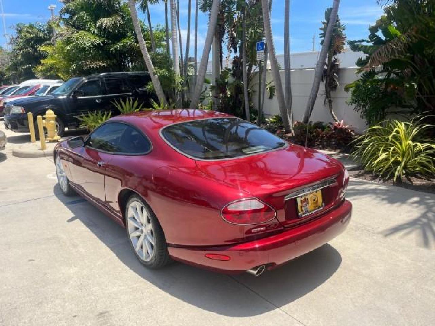 2005 Radiance /Ivory Jaguar XK8 XK8 COUPE LOW MILES 67,921 (SAJDA41C652) with an 4.2L DOHC EFI 32-Valve Aluminum Alloy V8 Engine engine, Automatic transmission, located at 4701 North Dixie Hwy, Pompano Beach, FL, 33064, (954) 422-2889, 26.240938, -80.123474 - OUR WEBPAGE FLORIDACARS1.COM HAS OVER 100 PHOTOS AND FREE CARFAX LINK 2005 JAGUAR XK-SERIES XK8 NEW $73,230 ROAD READY VIN: SAJDA41C652A41179 NO ACCIDENTS NO RECALLS COUPE FLORIDA OWNER 4.2L V8 4.2L V8 F DOHC LOW MILES 67,921 GASOLINE HEATED MIRRORS POWER HEATED LEATHER SEATS REAR WHEEL DRIVE PARKIN - Photo#5