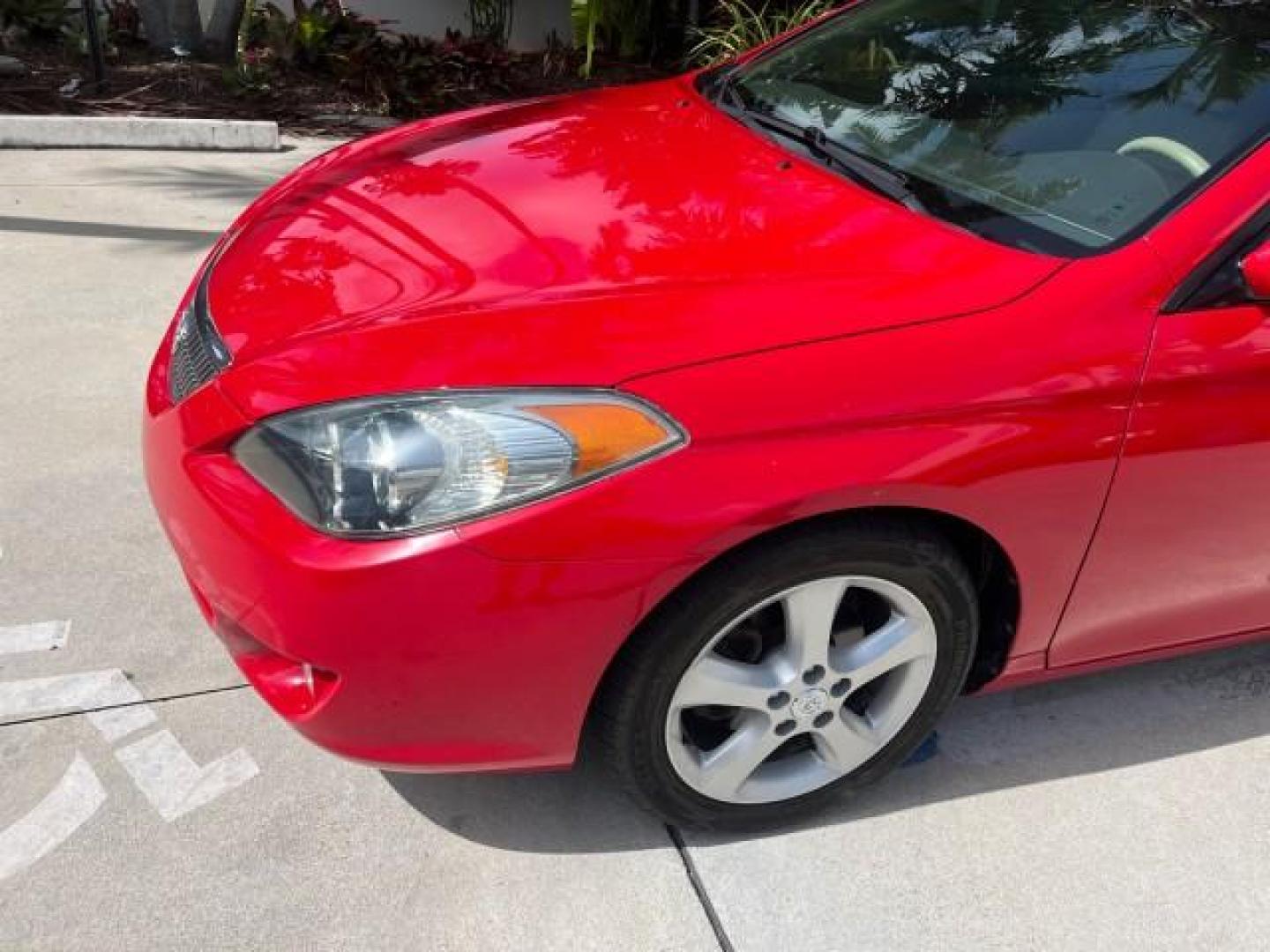 2005 Absolutely Red /Ivory Toyota Camry Solara SLE LOW MILES 30,937 (4T1FA38P95U) with an 3.3L DOHC SEFI VVT-i 24-Valve V6 Engine engine, Automatic transmission, located at 4701 North Dixie Hwy, Pompano Beach, FL, 33064, (954) 422-2889, 26.240938, -80.123474 - OUR WEBPAGE FLORIDACARS1.COM HAS OVER 100 PHOTOS AND FREE CARFAX LINK 2005 TOYOTA CAMRY SOLARA SE V6 ROAD READY 3.3L V6 VIN: 4T1FA38P95U061434 NO RECALLS 29 MPG CONVERTIBLE POWER CONVERTIBLE TOP 3.3L V6 F DOHC 24V POWER LEATHER SEATS GASOLINE FLORIDA OWNER FRONT WHEEL DRIVE LOW MILES 30,937 Alloy Wh - Photo#68