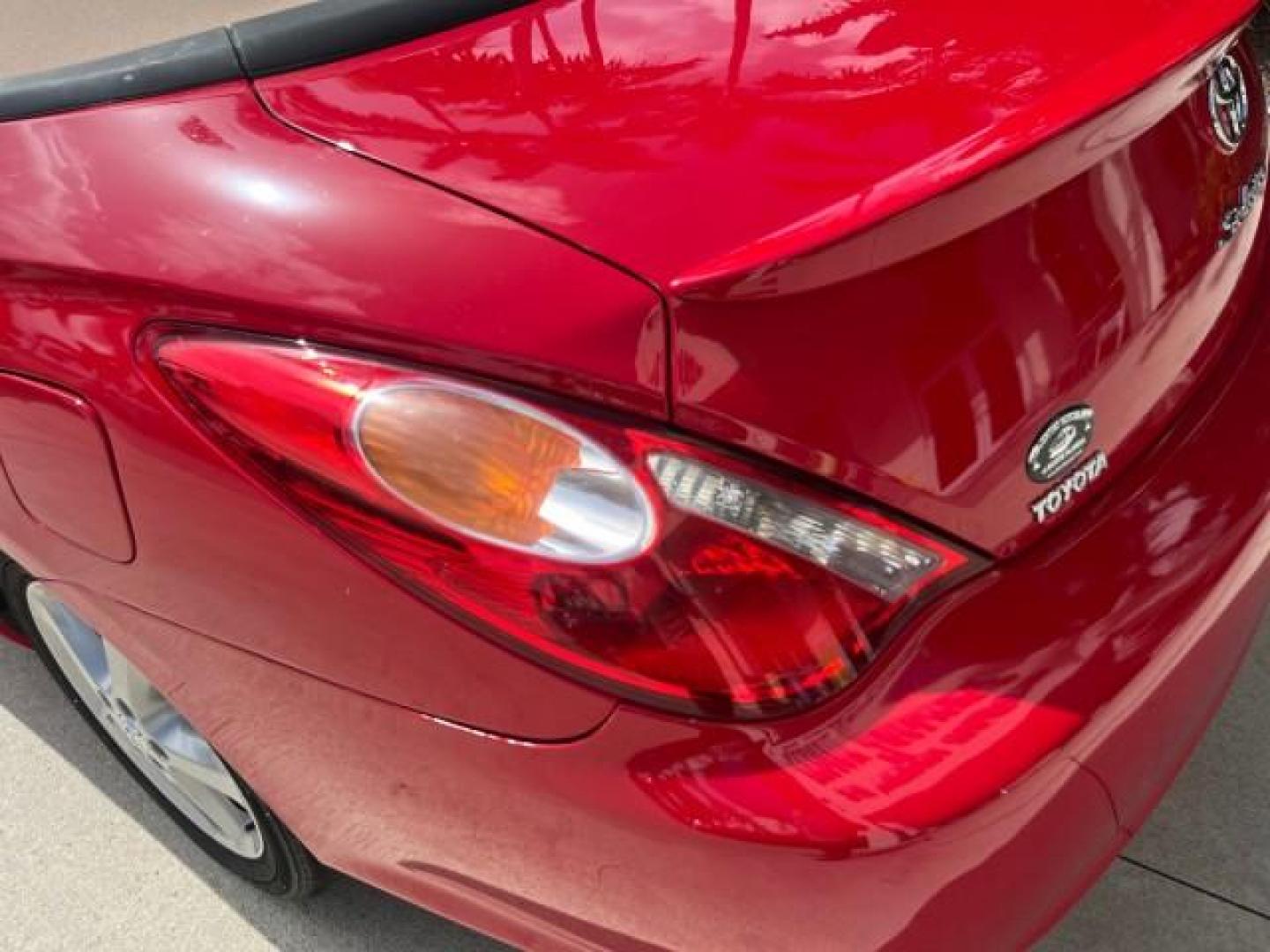 2005 Absolutely Red /Ivory Toyota Camry Solara SLE LOW MILES 30,937 (4T1FA38P95U) with an 3.3L DOHC SEFI VVT-i 24-Valve V6 Engine engine, Automatic transmission, located at 4701 North Dixie Hwy, Pompano Beach, FL, 33064, (954) 422-2889, 26.240938, -80.123474 - OUR WEBPAGE FLORIDACARS1.COM HAS OVER 100 PHOTOS AND FREE CARFAX LINK 2005 TOYOTA CAMRY SOLARA SE V6 ROAD READY 3.3L V6 VIN: 4T1FA38P95U061434 NO RECALLS 29 MPG CONVERTIBLE POWER CONVERTIBLE TOP 3.3L V6 F DOHC 24V POWER LEATHER SEATS GASOLINE FLORIDA OWNER FRONT WHEEL DRIVE LOW MILES 30,937 Alloy Wh - Photo#83