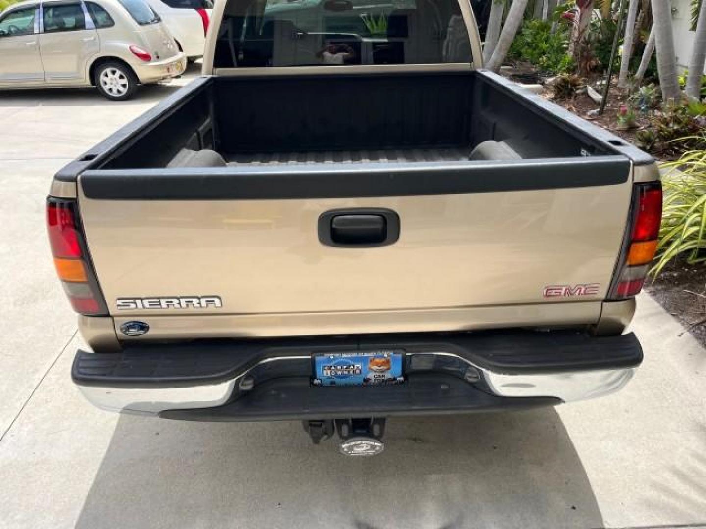 2004 Sand Beige Metallic /Pewter GMC Sierra 1500 SLT 1 OWNER LOW MILES (2GTEC19T141) with an 5.3L Vortec 5300 V8 SFI Engine engine, Automatic transmission, located at 4701 North Dixie Hwy, Pompano Beach, FL, 33064, (954) 422-2889, 26.240938, -80.123474 - OUR WEBPAGE FLORIDACARS1.COM HAS OVER 100 PHOTOS AND FREE CARFAX LINK 2004 GMC SIERRA 1500 SLE ROAD READY 5.3L V8 VIN: 2GTEC19T141143145 NO ACCIDENTS 4 DOOR EXTENDED CAB PICKUP NO RECALLS 5.3L V8 F POWER LEATHER SEATS GASOLINE 1 OWNER 6,7 FT BED REAR WHEEL DRIVE 17 SERVICE RECORDS LOW MILES 72,982 A - Photo#90