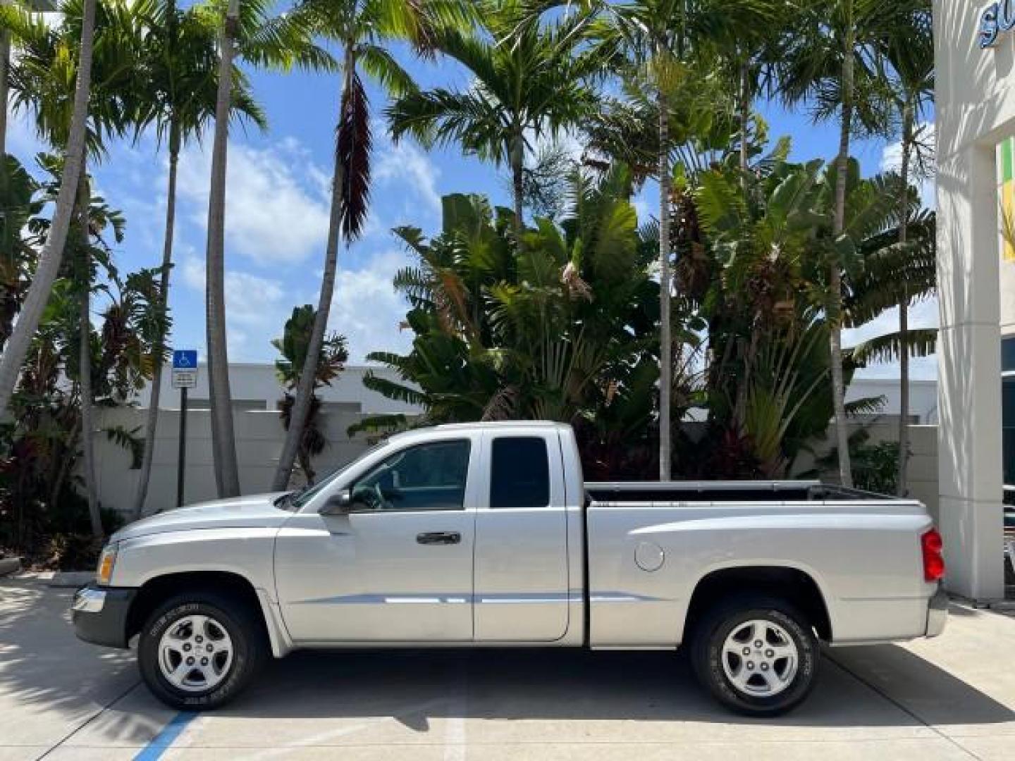 2005 Bright Silver Metallic /Med Slate Gray Dodge Dakota X CAB SLT LOW MILES 65,989 (1D7HE42KX5S) with an 3.7L V6 Magnum Engine engine, Automatic transmission, located at 4701 North Dixie Hwy, Pompano Beach, FL, 33064, (954) 422-2889, 26.240938, -80.123474 - OUR WEBPAGE FLORIDACARS1.COM HAS OVER 90 PHOTOS AND FREE CARFAX LINK 2005 DODGE DAKOTA SLT ROAD READY WORK READY VIN: 1D7HE42KX5S129990 FLORIDA OWNER 3.7L V6 CLUB CAB PICKUP LOW MILES 65,989 3.7L V6 F 6.6FT BED LENGHT GASOLINE POWER SEATS REAR WHEEL DRIVE POWER MIRRORS 6.6' Bed Length Alloy Wheels A - Photo#4