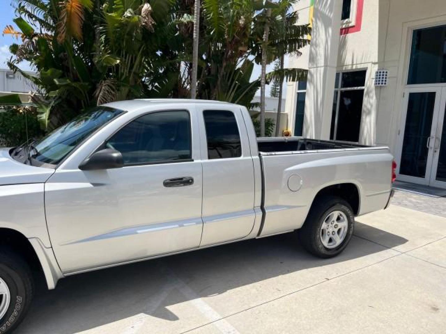 2005 Bright Silver Metallic /Med Slate Gray Dodge Dakota X CAB SLT LOW MILES 65,989 (1D7HE42KX5S) with an 3.7L V6 Magnum Engine engine, Automatic transmission, located at 4701 North Dixie Hwy, Pompano Beach, FL, 33064, (954) 422-2889, 26.240938, -80.123474 - OUR WEBPAGE FLORIDACARS1.COM HAS OVER 90 PHOTOS AND FREE CARFAX LINK 2005 DODGE DAKOTA SLT ROAD READY WORK READY VIN: 1D7HE42KX5S129990 FLORIDA OWNER 3.7L V6 CLUB CAB PICKUP LOW MILES 65,989 3.7L V6 F 6.6FT BED LENGHT GASOLINE POWER SEATS REAR WHEEL DRIVE POWER MIRRORS 6.6' Bed Length Alloy Wheels A - Photo#70