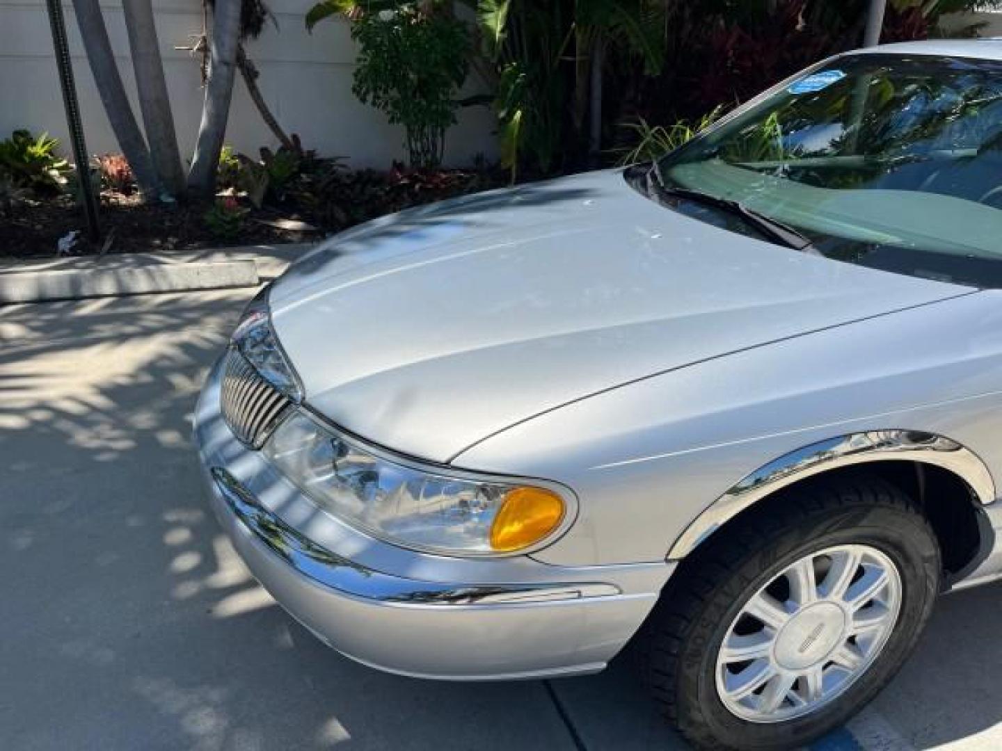 2002 Charcoal Grey Metallic /Light Graphite Lincoln Continental w/Luxury Appearance (1LNHM97VX2Y) with an 4.6L DOHC 32-Valve V8 Intech Engine engine, Automatic transmission, located at 4701 North Dixie Hwy, Pompano Beach, FL, 33064, (954) 422-2889, 26.240938, -80.123474 - OUR WEBPAGE FLORIDACARS1.COM HAS OVER 100 PHOTOS AND FREE CARFAX LINK 2002 LINCOLN CONTINENTAL ROAD READY 4.6L 8 VIN: 1LNHM97VX2Y606824 NO ACCIDENTS 25 MPG SEDAN 4 DR NO RECALLS 4.6L V8 F DOHC 32V POWER LEATHER SEATS GASOLINE POWER SUNROOF FRONT WHEEL DRIVE LOW MILES 58,082 18 SERVICE RECORDS Air Su - Photo#80