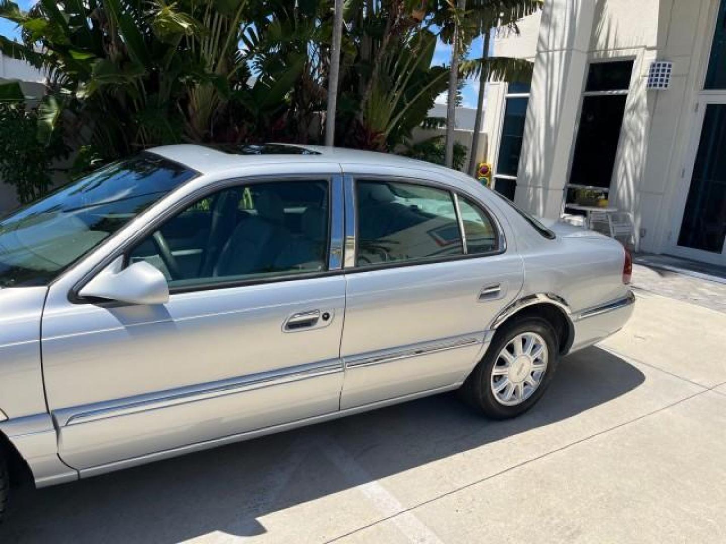 2002 Charcoal Grey Metallic /Light Graphite Lincoln Continental w/Luxury Appearance (1LNHM97VX2Y) with an 4.6L DOHC 32-Valve V8 Intech Engine engine, Automatic transmission, located at 4701 North Dixie Hwy, Pompano Beach, FL, 33064, (954) 422-2889, 26.240938, -80.123474 - OUR WEBPAGE FLORIDACARS1.COM HAS OVER 100 PHOTOS AND FREE CARFAX LINK 2002 LINCOLN CONTINENTAL ROAD READY 4.6L 8 VIN: 1LNHM97VX2Y606824 NO ACCIDENTS 25 MPG SEDAN 4 DR NO RECALLS 4.6L V8 F DOHC 32V POWER LEATHER SEATS GASOLINE POWER SUNROOF FRONT WHEEL DRIVE LOW MILES 58,082 18 SERVICE RECORDS Air Su - Photo#81