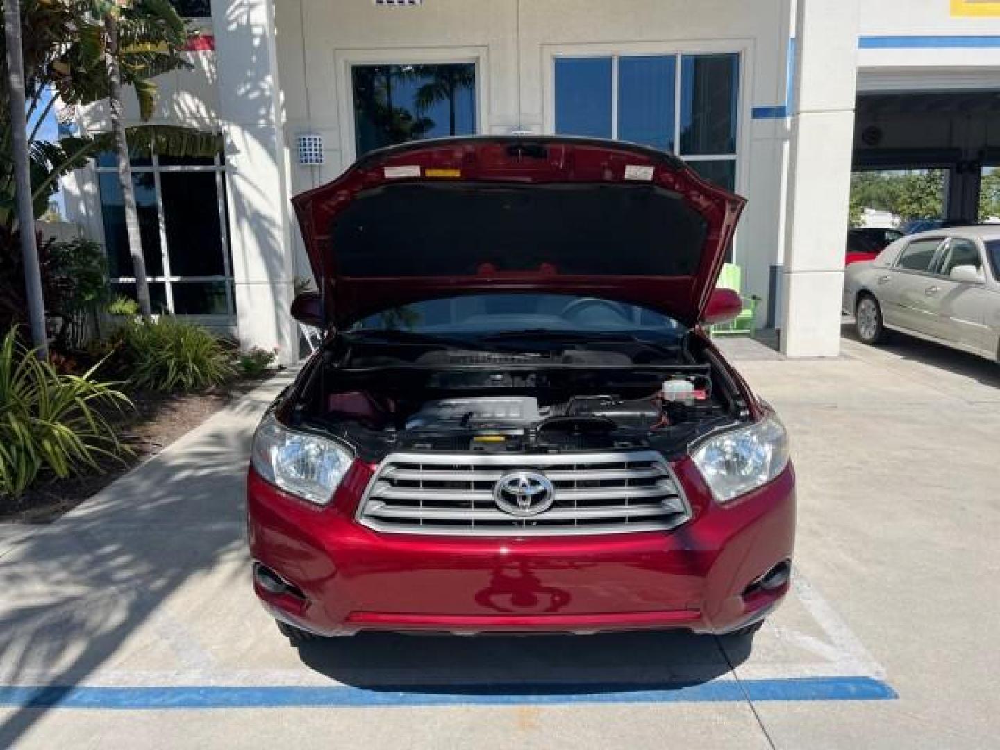 2008 Salsa Red Pearl /Ash Toyota Highlander 1 FL LOW MILES 86,628 (JTEDS41A582) with an 3.5L DOHC 24-Valve VVT-i V6 Engine engine, Automatic transmission, located at 4701 North Dixie Hwy, Pompano Beach, FL, 33064, (954) 422-2889, 26.240938, -80.123474 - OUR WEBPAGE FLORIDACARS1.COM HAS OVER 100 PHOTOS AND FREE CARFAX LINK 2008 TOYOTA HIGHLANDER ROAD READY 3.5L V6 VIN: JTEDS41A582024543 LOW MILES 82,628 4 DOOR WAGON/SPORT UTILITY NO RECALLS 3.5L V6 F DOHC 24V 1 OWNER FLORIDA GASOLINE 27 SERVICE RECORDS FRONT WHEEL DRIVE POWER MIRRORS Active Head Res - Photo#76