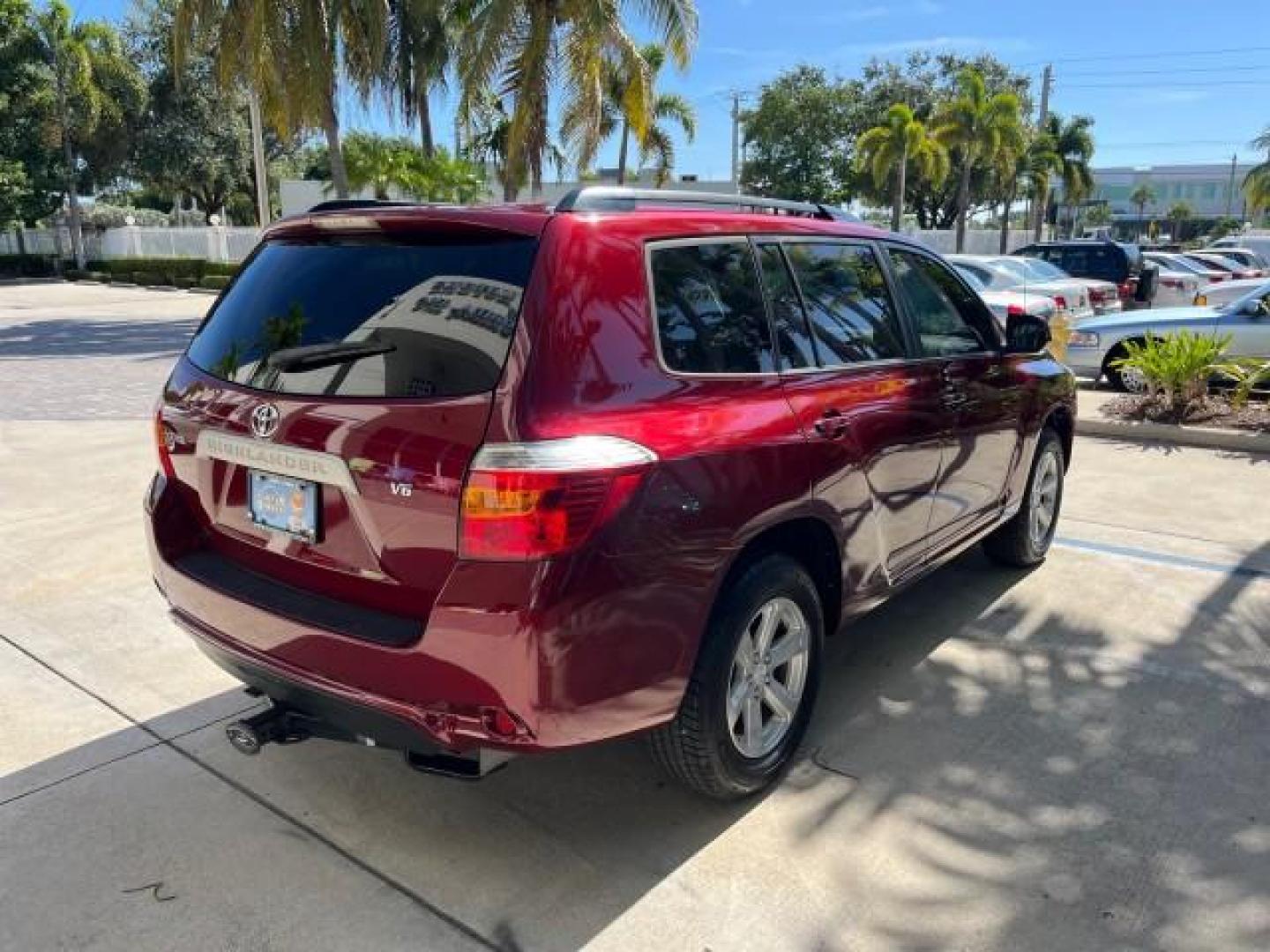 2008 Salsa Red Pearl /Ash Toyota Highlander 1 FL LOW MILES 86,628 (JTEDS41A582) with an 3.5L DOHC 24-Valve VVT-i V6 Engine engine, Automatic transmission, located at 4701 North Dixie Hwy, Pompano Beach, FL, 33064, (954) 422-2889, 26.240938, -80.123474 - OUR WEBPAGE FLORIDACARS1.COM HAS OVER 100 PHOTOS AND FREE CARFAX LINK 2008 TOYOTA HIGHLANDER ROAD READY 3.5L V6 VIN: JTEDS41A582024543 LOW MILES 82,628 4 DOOR WAGON/SPORT UTILITY NO RECALLS 3.5L V6 F DOHC 24V 1 OWNER FLORIDA GASOLINE 27 SERVICE RECORDS FRONT WHEEL DRIVE POWER MIRRORS Active Head Res - Photo#7