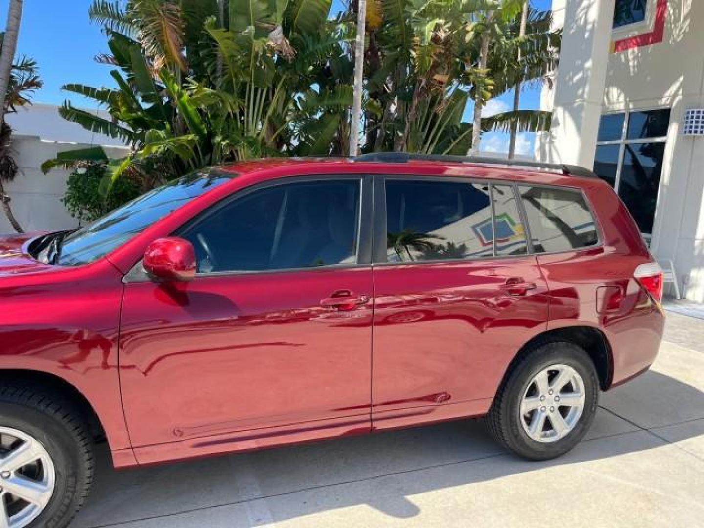 2008 Salsa Red Pearl /Ash Toyota Highlander 1 FL LOW MILES 86,628 (JTEDS41A582) with an 3.5L DOHC 24-Valve VVT-i V6 Engine engine, Automatic transmission, located at 4701 North Dixie Hwy, Pompano Beach, FL, 33064, (954) 422-2889, 26.240938, -80.123474 - OUR WEBPAGE FLORIDACARS1.COM HAS OVER 100 PHOTOS AND FREE CARFAX LINK 2008 TOYOTA HIGHLANDER ROAD READY 3.5L V6 VIN: JTEDS41A582024543 LOW MILES 82,628 4 DOOR WAGON/SPORT UTILITY NO RECALLS 3.5L V6 F DOHC 24V 1 OWNER FLORIDA GASOLINE 27 SERVICE RECORDS FRONT WHEEL DRIVE POWER MIRRORS Active Head Res - Photo#91