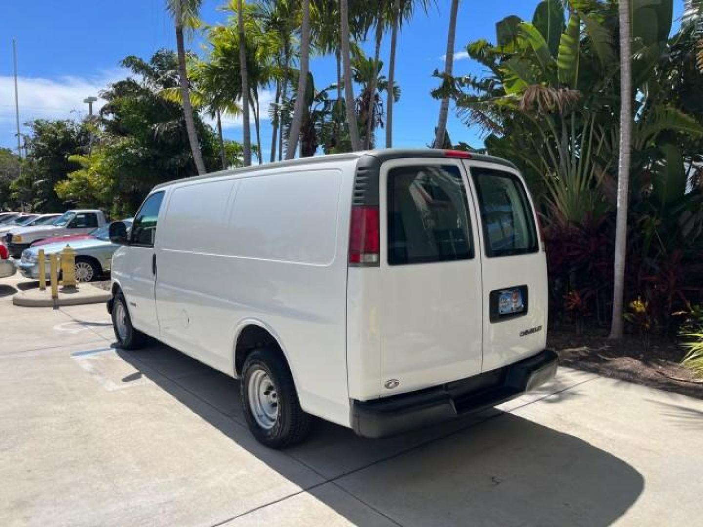 2002 Summit White /Neutral Chevrolet Express Cargo Van 1 FL LOW MILES 68,522 (1GCFG15W421) with an 4.3L Vortec 4300 SFI V6 Engine engine, Automatic transmission, located at 4701 North Dixie Hwy, Pompano Beach, FL, 33064, (954) 422-2889, 26.240938, -80.123474 - OUR WEBPAGE FLORIDACARS1.COM HAS OVER 100 PHOTOS AND FREE CARFAX LINK 2002 CHEVROLET EXPRESS 1500 ROAD READY WORK READY VIN: 1GCFG15W421135875 NO ACCIDENTS NO RECALLS VAN 1 OWNER FLORIDA 4.3L V6 F OHV 12V LOW MILES 68,522 GASOLINE 16 SERVICE RECORDS REAR WHEEL DRIVE 4.3L V6 Anti-Theft System Front B - Photo#5