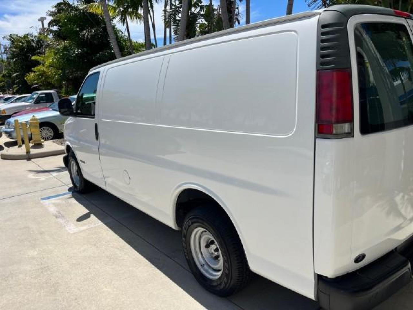 2002 Summit White /Neutral Chevrolet Express Cargo Van 1 FL LOW MILES 68,522 (1GCFG15W421) with an 4.3L Vortec 4300 SFI V6 Engine engine, Automatic transmission, located at 4701 North Dixie Hwy, Pompano Beach, FL, 33064, (954) 422-2889, 26.240938, -80.123474 - OUR WEBPAGE FLORIDACARS1.COM HAS OVER 100 PHOTOS AND FREE CARFAX LINK 2002 CHEVROLET EXPRESS 1500 ROAD READY WORK READY VIN: 1GCFG15W421135875 NO ACCIDENTS NO RECALLS VAN 1 OWNER FLORIDA 4.3L V6 F OHV 12V LOW MILES 68,522 GASOLINE 16 SERVICE RECORDS REAR WHEEL DRIVE 4.3L V6 Anti-Theft System Front B - Photo#82