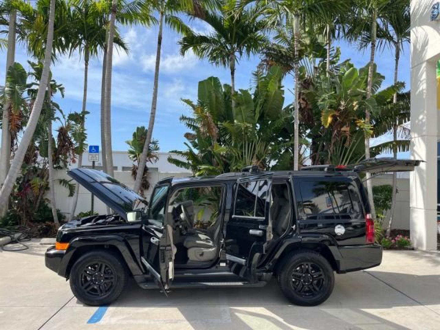 2006 Black /Khaki Jeep Commander 4WD LOW MILES 80,432 (1J8HG48K76C) with an 3.7L V6 Engine engine, Automatic transmission, located at 4701 North Dixie Hwy, Pompano Beach, FL, 33064, (954) 422-2889, 26.240938, -80.123474 - OUR WEBPAGE FLORIDACARS1.COM HAS OVER 100 PHOTOS AND FREE CARFAX LINK 2006 JEEP COMMANDER ROAD READY 3.7L V6 4X4 VIN: 1J8HG48K76C206508 NO ACCIDENTS NO RECALLS 4 DOOR WAGON/SPORT UTILITY 47 SERVICE RECORDS 3.7L V6 F LOW MILES 80,432 GASOLINE POWER SEATS/MIRRORS REAR WHEEL DRIVE W/ 4X4 4X4 BACK UP SE - Photo#8