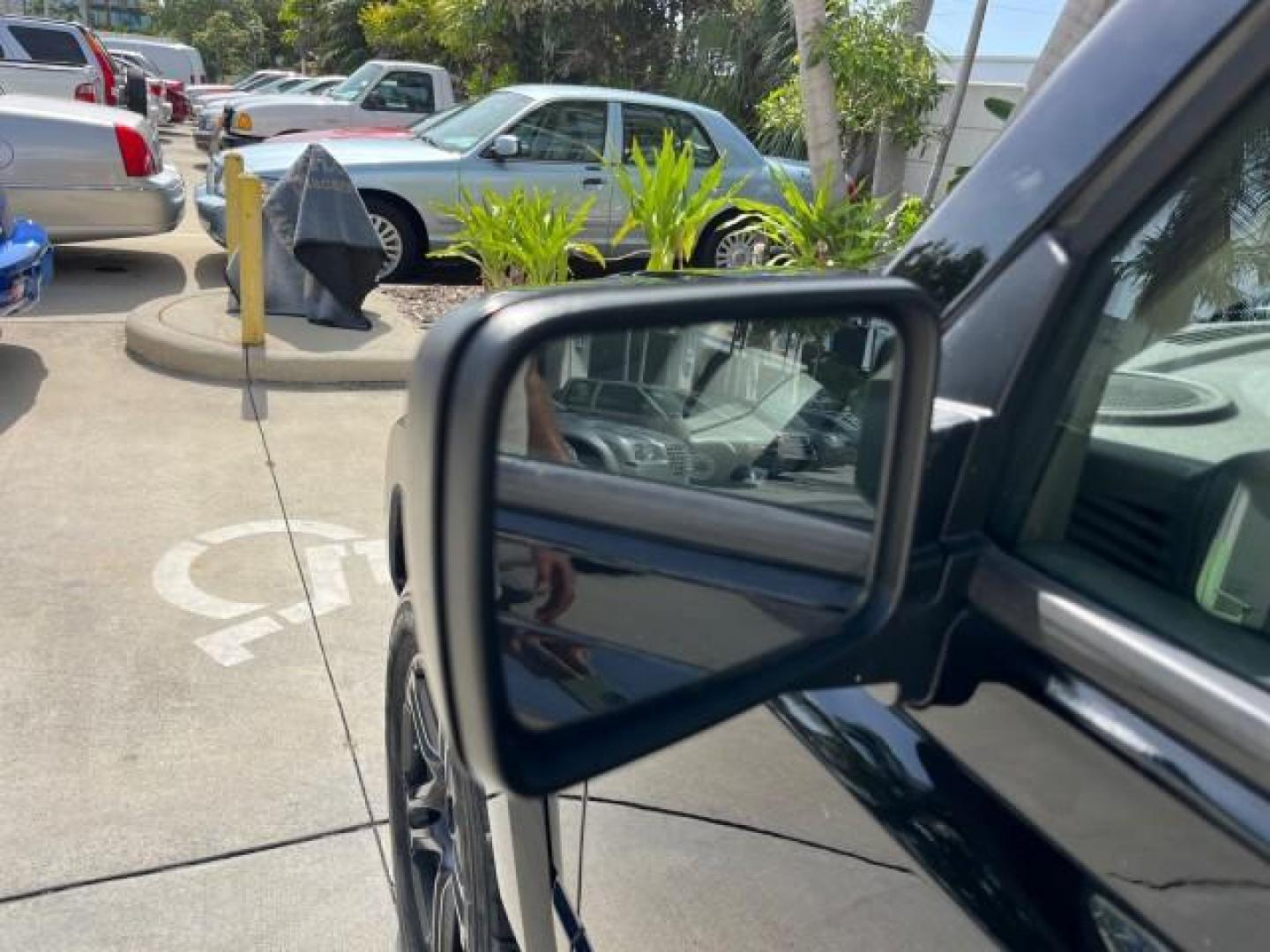 2006 Black /Khaki Jeep Commander 4WD LOW MILES 80,432 (1J8HG48K76C) with an 3.7L V6 Engine engine, Automatic transmission, located at 4701 North Dixie Hwy, Pompano Beach, FL, 33064, (954) 422-2889, 26.240938, -80.123474 - OUR WEBPAGE FLORIDACARS1.COM HAS OVER 100 PHOTOS AND FREE CARFAX LINK 2006 JEEP COMMANDER ROAD READY 3.7L V6 4X4 VIN: 1J8HG48K76C206508 NO ACCIDENTS NO RECALLS 4 DOOR WAGON/SPORT UTILITY 47 SERVICE RECORDS 3.7L V6 F LOW MILES 80,432 GASOLINE POWER SEATS/MIRRORS REAR WHEEL DRIVE W/ 4X4 4X4 BACK UP SE - Photo#94