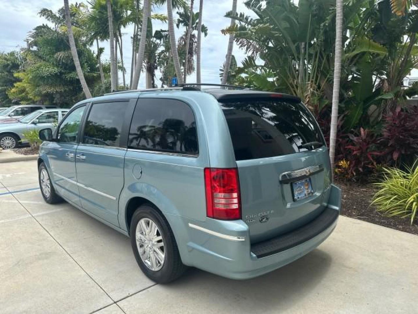 2009 Clearwater Blue Pearl /Medium slate gray/light shale Chrysler Town and Country 1 FL Limited LOW MILES 25,160 (2A8HR64X79R) with an 4.0L SOHC SMPI 24v V6 Engine engine, Automatic transmission, located at 4701 North Dixie Hwy, Pompano Beach, FL, 33064, (954) 422-2889, 26.240938, -80.123474 - OUR WEBPAGE FLORIDACARS1.COM HAS OVER 100 PHOTOS AND FREE CARFAX LINK 2009 CHRYSLER TOWN AND COUNTRY LIMITED ROAD READY 4.0L V6 VIN: 2A8HR64X79R614025 LOW MILES 25,160 VAN POWER SLIDING DOORS 4.0L V6 F SOHC 24V BACK UP CAMERA NAVIGATION GASOLINE LIMITED POWER LEATHER SEATS FRONT WHEEL DRIVE 23 SERVI - Photo#5