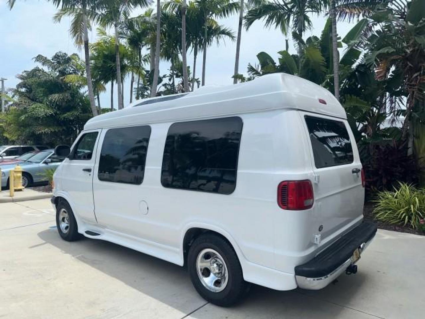 2000 Bright White /Mist Gray Dodge Ram Van HI TOP Conversion (2B6HB11YXYK) with an 5.2L MPI V8 Magnum Engine engine, Automatic transmission, located at 4701 North Dixie Hwy, Pompano Beach, FL, 33064, (954) 422-2889, 26.240938, -80.123474 - OUR WEBPAGE FLORIDACARS1.COM HAS OVER 100 PHOTOS AND FREE CARFAX LINK 2000 DODGE RAM VAN B1500 1 OWNER CALIFORNIA TITLE OWNED SALT FREE HARD TO FIND IN THIS CONDITION CALIFORNIA STAR CUSTOM VAN VIN: 2B6HB11YXYK110186 VAN 5.2L V8 F OHV 16V GASOLINE REAR WHEEL DRIVE Leather Seats Rear Air Conditioning - Photo#4