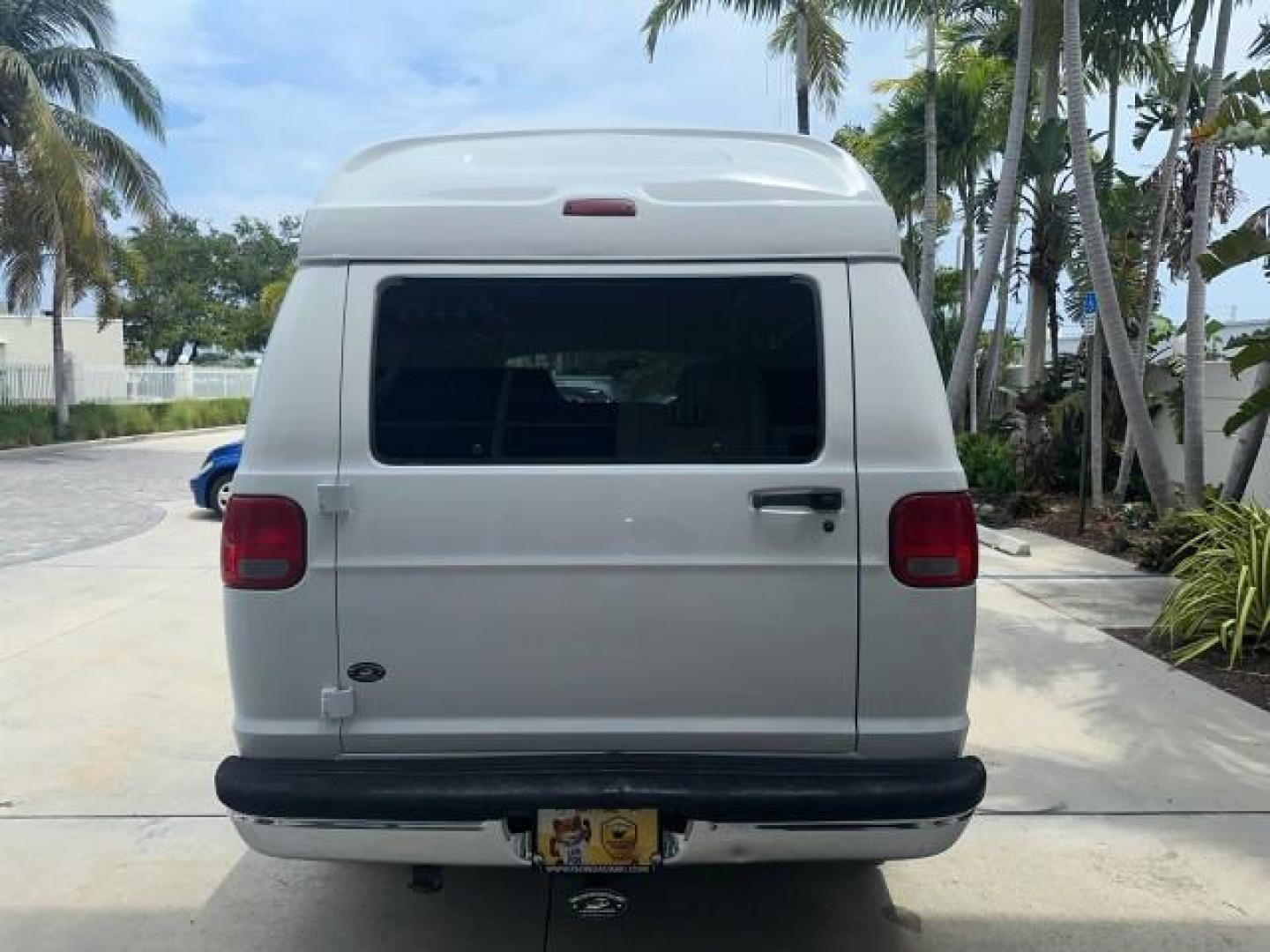 2000 Bright White /Mist Gray Dodge Ram Van HI TOP Conversion (2B6HB11YXYK) with an 5.2L MPI V8 Magnum Engine engine, Automatic transmission, located at 4701 North Dixie Hwy, Pompano Beach, FL, 33064, (954) 422-2889, 26.240938, -80.123474 - OUR WEBPAGE FLORIDACARS1.COM HAS OVER 100 PHOTOS AND FREE CARFAX LINK 2000 DODGE RAM VAN B1500 1 OWNER CALIFORNIA TITLE OWNED SALT FREE HARD TO FIND IN THIS CONDITION CALIFORNIA STAR CUSTOM VAN VIN: 2B6HB11YXYK110186 VAN 5.2L V8 F OHV 16V GASOLINE REAR WHEEL DRIVE Leather Seats Rear Air Conditioning - Photo#5