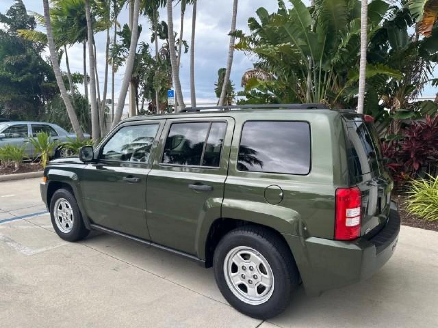 2008 Jeep Green Metallic /Pastel Pebble Beige Jeep Patriot 1 FL Sport LOW MILES 72,642 (1J8FT28W58D) with an 2.4L DOHC 16v I4 Dual VVT Engine engine, Automatic transmission, located at 4701 North Dixie Hwy, Pompano Beach, FL, 33064, (954) 422-2889, 26.240938, -80.123474 - OUR WEBPAGE FLORIDACARS1.COM HAS OVER 100 PHOTOS AND FREE CARFAX LINK 2008 JEEP PATRIOT SPORT ROAD READY 2.4L I4 VIN: 1J8FT28W58D534615 NO RECALLS 4 DOOR WAGON/SPORT UTILITY 1 OWNER FLORIDA 2.4L I4 F DOHC 16V LOW MILES 72,642 GASOLINE 28 SERVICE RECORDS FRONT WHEEL DRIVE NON SMOKERS THIS IS THE ONE - Photo#30