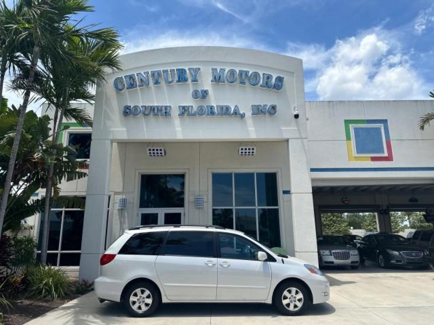 2008 Arctic Frost Pearl /Stone Toyota Sienna XLE LIMITED XLE LOW MILES (5TDZK22C18S) with an 3.5L DOHC 24-Valve VVT-i V6 Engine engine, Automatic transmission, located at 4701 North Dixie Hwy, Pompano Beach, FL, 33064, (954) 422-2889, 26.240938, -80.123474 - OUR WEBPAGE FLORIDACARS1.COM HAS OVER 100 PHOTOS AND FREE CARFAX LINK 2008 TOYOTA SIENNA XLE VIN: 5TDZK22C18S184457 5 T D Z K 2 2 C 1 8 S 1 8 4 4 5 7 VAN 3.5L V6 F DOHC 24V GASOLINE FRONT WHEEL DRIVE Top Features Alloy Wheels Quad Seats Fold-Away Third Row Rear Air Conditioning Front Seat Heaters Re - Photo#0