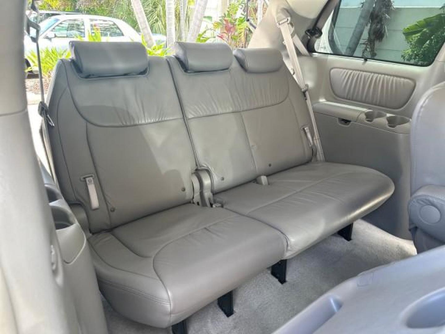 2008 Arctic Frost Pearl /Stone Toyota Sienna XLE LIMITED XLE LOW MILES (5TDZK22C18S) with an 3.5L DOHC 24-Valve VVT-i V6 Engine engine, Automatic transmission, located at 4701 North Dixie Hwy, Pompano Beach, FL, 33064, (954) 422-2889, 26.240938, -80.123474 - OUR WEBPAGE FLORIDACARS1.COM HAS OVER 100 PHOTOS AND FREE CARFAX LINK 2008 TOYOTA SIENNA XLE VIN: 5TDZK22C18S184457 5 T D Z K 2 2 C 1 8 S 1 8 4 4 5 7 VAN 3.5L V6 F DOHC 24V GASOLINE FRONT WHEEL DRIVE Top Features Alloy Wheels Quad Seats Fold-Away Third Row Rear Air Conditioning Front Seat Heaters Re - Photo#13