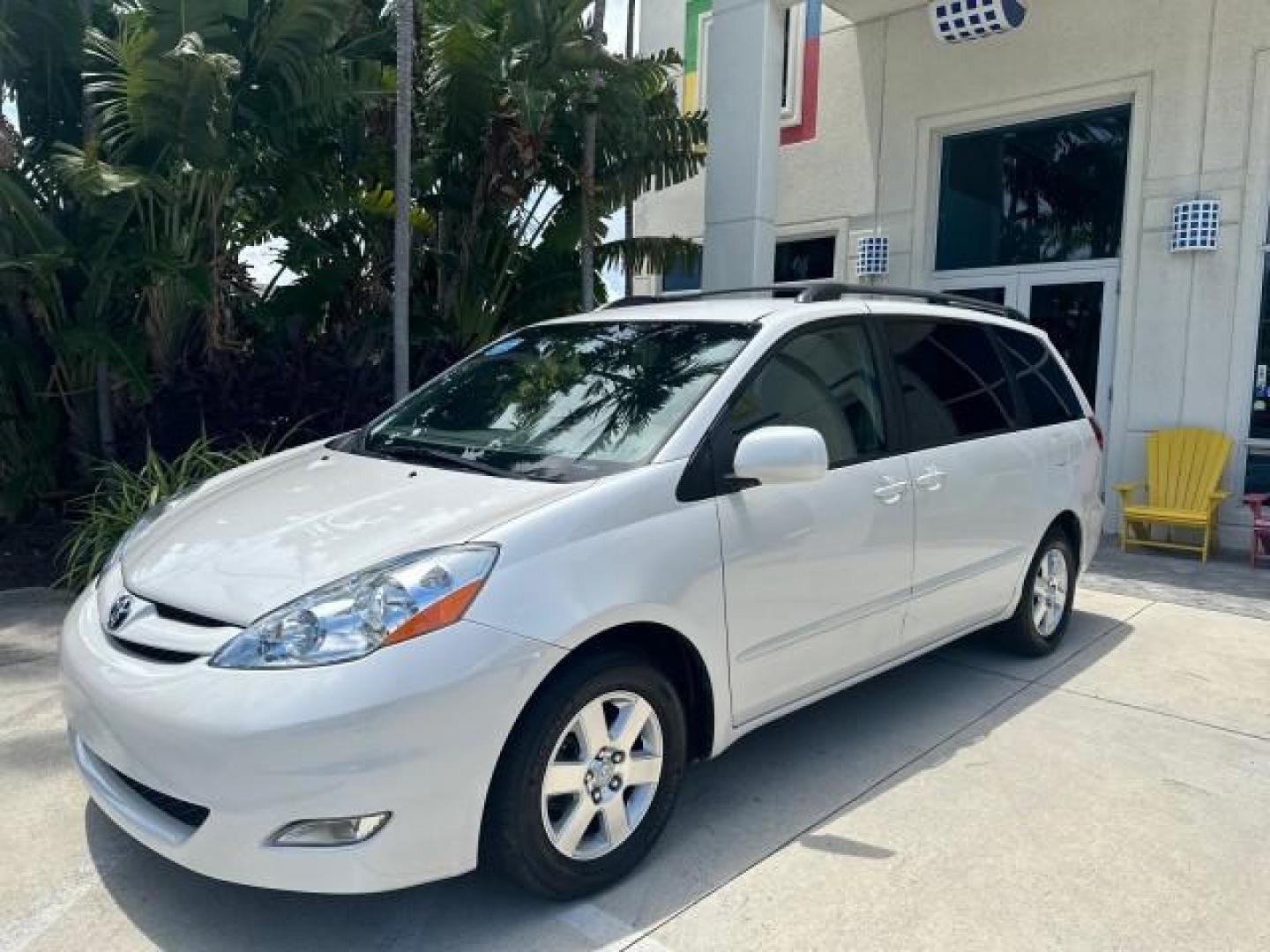 2008 Arctic Frost Pearl /Stone Toyota Sienna XLE LIMITED XLE LOW MILES (5TDZK22C18S) with an 3.5L DOHC 24-Valve VVT-i V6 Engine engine, Automatic transmission, located at 4701 North Dixie Hwy, Pompano Beach, FL, 33064, (954) 422-2889, 26.240938, -80.123474 - OUR WEBPAGE FLORIDACARS1.COM HAS OVER 100 PHOTOS AND FREE CARFAX LINK 2008 TOYOTA SIENNA XLE VIN: 5TDZK22C18S184457 5 T D Z K 2 2 C 1 8 S 1 8 4 4 5 7 VAN 3.5L V6 F DOHC 24V GASOLINE FRONT WHEEL DRIVE Top Features Alloy Wheels Quad Seats Fold-Away Third Row Rear Air Conditioning Front Seat Heaters Re - Photo#1