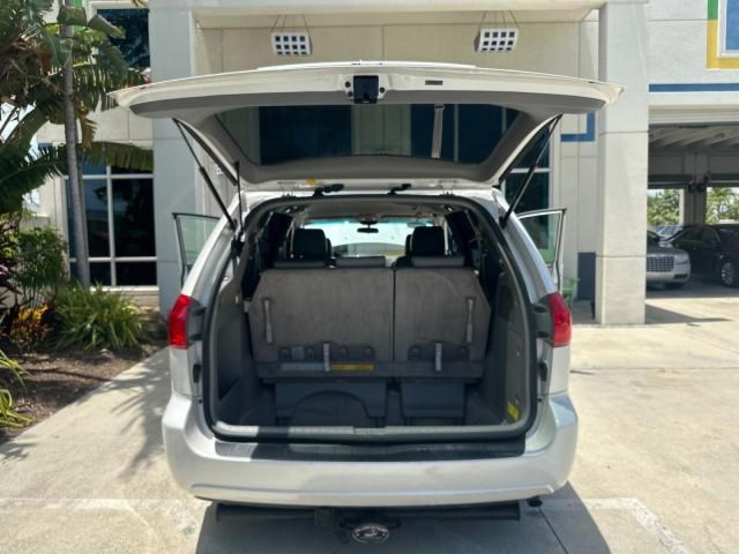 2008 Arctic Frost Pearl /Stone Toyota Sienna XLE LIMITED XLE LOW MILES (5TDZK22C18S) with an 3.5L DOHC 24-Valve VVT-i V6 Engine engine, Automatic transmission, located at 4701 North Dixie Hwy, Pompano Beach, FL, 33064, (954) 422-2889, 26.240938, -80.123474 - OUR WEBPAGE FLORIDACARS1.COM HAS OVER 100 PHOTOS AND FREE CARFAX LINK 2008 TOYOTA SIENNA XLE VIN: 5TDZK22C18S184457 5 T D Z K 2 2 C 1 8 S 1 8 4 4 5 7 VAN 3.5L V6 F DOHC 24V GASOLINE FRONT WHEEL DRIVE Top Features Alloy Wheels Quad Seats Fold-Away Third Row Rear Air Conditioning Front Seat Heaters Re - Photo#33