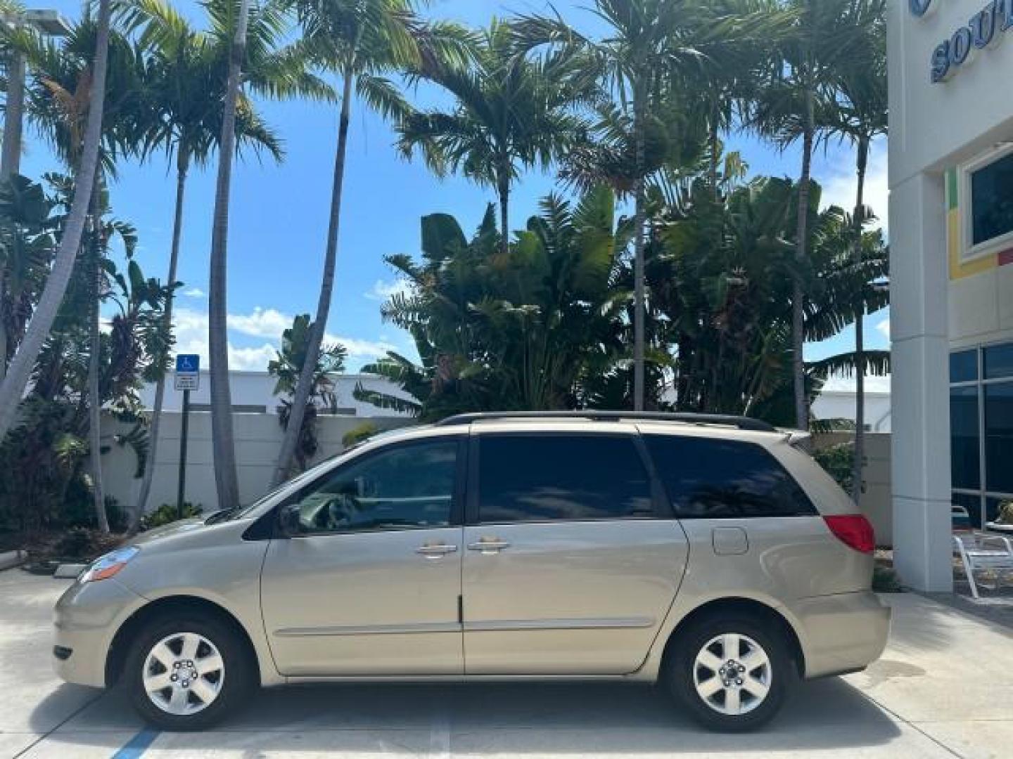 2006 Desert Sand Mica /Taupe Toyota Sienna LE VAN 1 FL LOW MILES (5TDZA23C56S) with an 3.3L 24-Valve SEFI DOHC VVT-i V6 Engine engine, Automatic transmission, located at 4701 North Dixie Hwy, Pompano Beach, FL, 33064, (954) 422-2889, 26.240938, -80.123474 - OUR WEBPAGE FLORIDACARS1.COM HAS OVER 100 PHOTOS AND FREE CARFAX LINK 2006 TOYOTA SIENNA CE 7 PASSENGER VIN: 5TDZA23C56S488549 5 T D Z A 2 3 C 5 6 S 4 8 8 5 4 9 VAN 3.3L V6 F DOHC 24V GASOLINE FRONT WHEEL DRIVE Top Features Alloy Wheels Quad Seats Fold-Away Third Row Rear Air Conditioning Front Seat - Photo#32