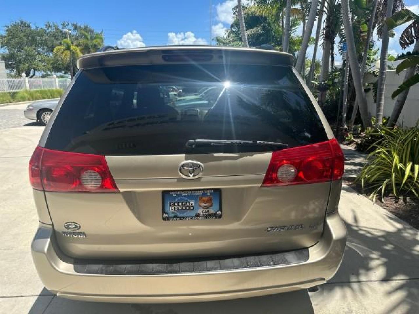 2006 Desert Sand Mica /Taupe Toyota Sienna LE VAN 1 FL LOW MILES (5TDZA23C56S) with an 3.3L 24-Valve SEFI DOHC VVT-i V6 Engine engine, Automatic transmission, located at 4701 North Dixie Hwy, Pompano Beach, FL, 33064, (954) 422-2889, 26.240938, -80.123474 - OUR WEBPAGE FLORIDACARS1.COM HAS OVER 100 PHOTOS AND FREE CARFAX LINK 2006 TOYOTA SIENNA CE 7 PASSENGER VIN: 5TDZA23C56S488549 5 T D Z A 2 3 C 5 6 S 4 8 8 5 4 9 VAN 3.3L V6 F DOHC 24V GASOLINE FRONT WHEEL DRIVE Top Features Alloy Wheels Quad Seats Fold-Away Third Row Rear Air Conditioning Front Seat - Photo#3