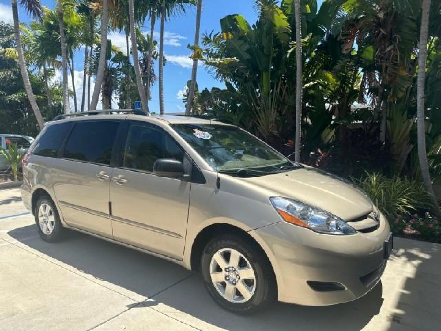 2006 Desert Sand Mica /Taupe Toyota Sienna LE VAN 1 FL LOW MILES (5TDZA23C56S) with an 3.3L 24-Valve SEFI DOHC VVT-i V6 Engine engine, Automatic transmission, located at 4701 North Dixie Hwy, Pompano Beach, FL, 33064, (954) 422-2889, 26.240938, -80.123474 - OUR WEBPAGE FLORIDACARS1.COM HAS OVER 100 PHOTOS AND FREE CARFAX LINK 2006 TOYOTA SIENNA CE 7 PASSENGER VIN: 5TDZA23C56S488549 5 T D Z A 2 3 C 5 6 S 4 8 8 5 4 9 VAN 3.3L V6 F DOHC 24V GASOLINE FRONT WHEEL DRIVE Top Features Alloy Wheels Quad Seats Fold-Away Third Row Rear Air Conditioning Front Seat - Photo#43