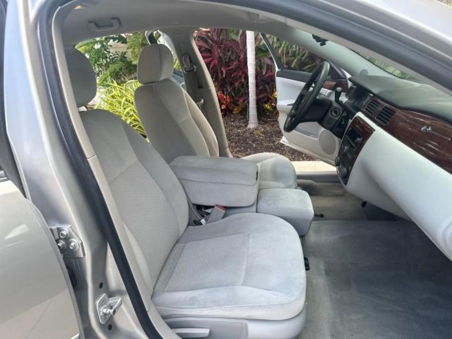 2006 Silverstone Metallic /Gray Chevrolet Impala 1 FL LOW MILES 65,,044 LT 3.5L (2G1WT58K569) with an 3.5L 3500 V6 SFI Flex-Fuel Engine engine, Automatic transmission, located at 4701 North Dixie Hwy, Pompano Beach, FL, 33064, (954) 422-2889, 26.240938, -80.123474 - OUR WEBPAGE FLORIDACARS1.COM HAS OVER 85 PHOTOS AND FREE CARFAX LINK 2006 CHEVROLET IMPALA LT NO RECALLS VIN: 2G1WT58K569122185 2 G 1 W T 5 8 K 5 6 9 1 2 2 1 8 5 SEDAN 4 DR 3.5L V6 F FLEX FUEL FRONT WHEEL DRIVE THIS IS ONE OF THE NICEST CHEVY WE HAVE EVER LISTED RETIREE FLORIDA TITLE THIS IS THE LOW - Photo#12