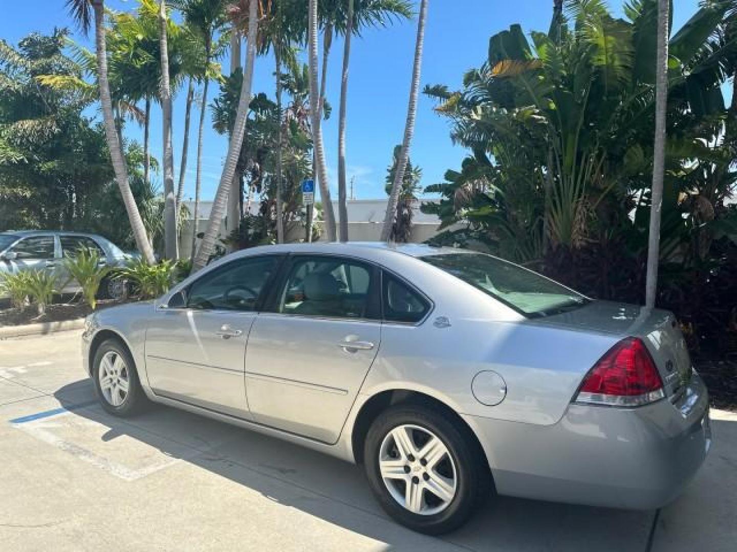 2006 Silverstone Metallic /Gray Chevrolet Impala 1 FL LOW MILES 65,,044 LT 3.5L (2G1WT58K569) with an 3.5L 3500 V6 SFI Flex-Fuel Engine engine, Automatic transmission, located at 4701 North Dixie Hwy, Pompano Beach, FL, 33064, (954) 422-2889, 26.240938, -80.123474 - OUR WEBPAGE FLORIDACARS1.COM HAS OVER 85 PHOTOS AND FREE CARFAX LINK 2006 CHEVROLET IMPALA LT NO RECALLS VIN: 2G1WT58K569122185 2 G 1 W T 5 8 K 5 6 9 1 2 2 1 8 5 SEDAN 4 DR 3.5L V6 F FLEX FUEL FRONT WHEEL DRIVE THIS IS ONE OF THE NICEST CHEVY WE HAVE EVER LISTED RETIREE FLORIDA TITLE THIS IS THE LOW - Photo#1