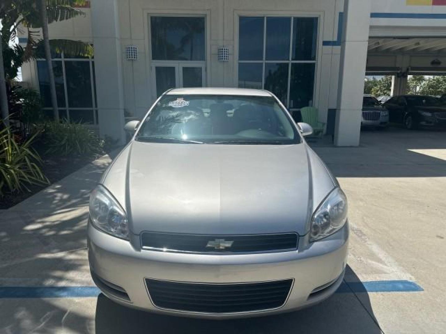 2006 Silverstone Metallic /Gray Chevrolet Impala 1 FL LOW MILES 65,,044 LT 3.5L (2G1WT58K569) with an 3.5L 3500 V6 SFI Flex-Fuel Engine engine, Automatic transmission, located at 4701 North Dixie Hwy, Pompano Beach, FL, 33064, (954) 422-2889, 26.240938, -80.123474 - OUR WEBPAGE FLORIDACARS1.COM HAS OVER 85 PHOTOS AND FREE CARFAX LINK 2006 CHEVROLET IMPALA LT NO RECALLS VIN: 2G1WT58K569122185 2 G 1 W T 5 8 K 5 6 9 1 2 2 1 8 5 SEDAN 4 DR 3.5L V6 F FLEX FUEL FRONT WHEEL DRIVE THIS IS ONE OF THE NICEST CHEVY WE HAVE EVER LISTED RETIREE FLORIDA TITLE THIS IS THE LOW - Photo#3