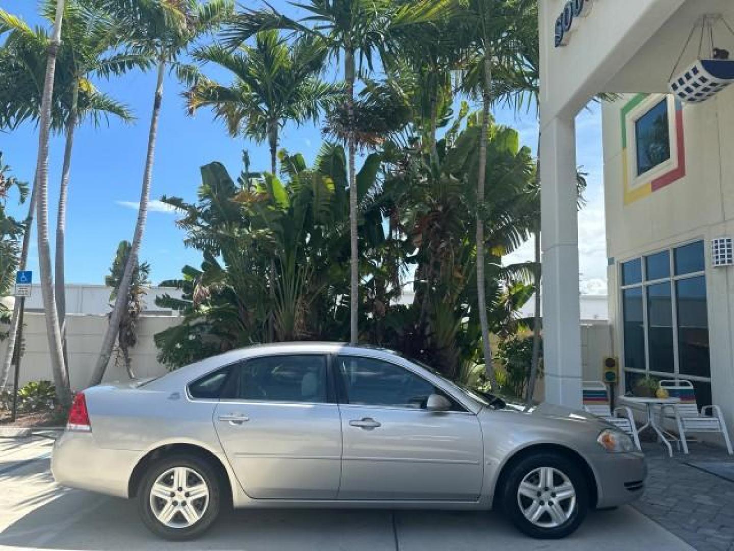 2006 Silverstone Metallic /Gray Chevrolet Impala 1 FL LOW MILES 65,,044 LT 3.5L (2G1WT58K569) with an 3.5L 3500 V6 SFI Flex-Fuel Engine engine, Automatic transmission, located at 4701 North Dixie Hwy, Pompano Beach, FL, 33064, (954) 422-2889, 26.240938, -80.123474 - OUR WEBPAGE FLORIDACARS1.COM HAS OVER 85 PHOTOS AND FREE CARFAX LINK 2006 CHEVROLET IMPALA LT NO RECALLS VIN: 2G1WT58K569122185 2 G 1 W T 5 8 K 5 6 9 1 2 2 1 8 5 SEDAN 4 DR 3.5L V6 F FLEX FUEL FRONT WHEEL DRIVE THIS IS ONE OF THE NICEST CHEVY WE HAVE EVER LISTED RETIREE FLORIDA TITLE THIS IS THE LOW - Photo#5