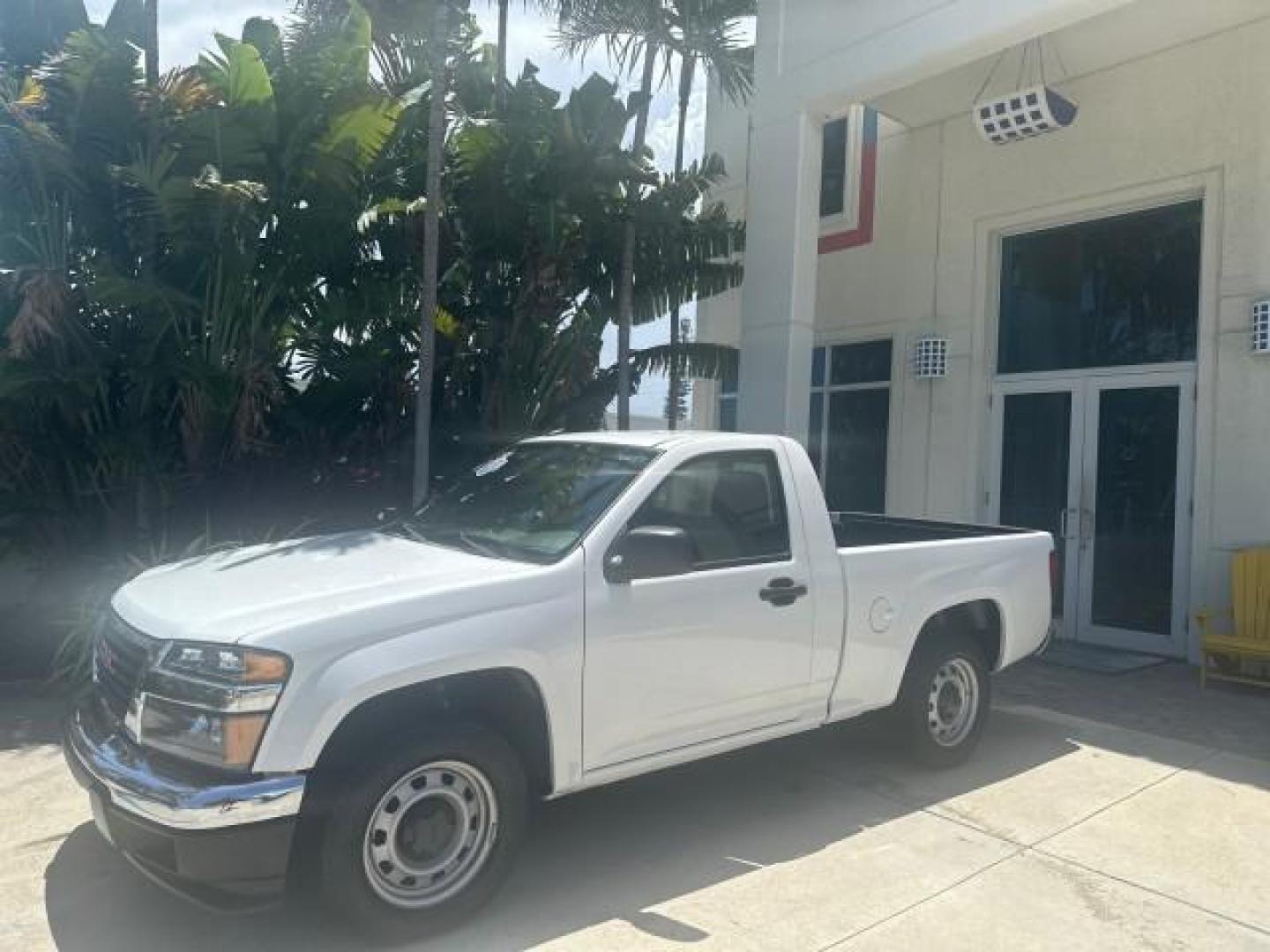 2011 Summit White /Medium Pewter GMC Canyon 1 FL PU LOW MILES 54,847 (1GTC5LF92B8) with an 2.9L DOHC 4-Cyl SFI Engine engine, Automatic transmission, located at 4701 North Dixie Hwy, Pompano Beach, FL, 33064, (954) 422-2889, 26.240938, -80.123474 - OUR WEBPAGE FLORIDACARS1.COM HAS OVER 90 PHOTOS AND FREE CARFAX LINK 2011 GMC CANYON WORK TRUCK 6 FT BED VIN: 1GTC5LF92B8110915 1 G T C 5 L F 9 2 B 8 1 1 0 9 1 5 PICKUP 2.9L I4 F DOHC 16V GASOLINE REAR WHEEL DRIVE THIS IS ONE OF THE NICEST GMC CANYON WE HAVE EVER LISTED RETIREE FLORIDA TITLE THIS IS - Photo#1