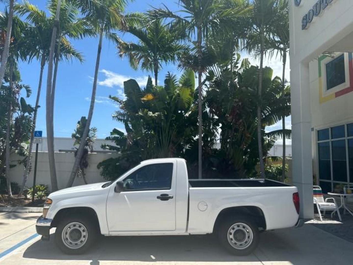 2011 Summit White /Medium Pewter GMC Canyon 1 FL PU LOW MILES 54,847 (1GTC5LF92B8) with an 2.9L DOHC 4-Cyl SFI Engine engine, Automatic transmission, located at 4701 North Dixie Hwy, Pompano Beach, FL, 33064, (954) 422-2889, 26.240938, -80.123474 - OUR WEBPAGE FLORIDACARS1.COM HAS OVER 90 PHOTOS AND FREE CARFAX LINK 2011 GMC CANYON WORK TRUCK 6 FT BED VIN: 1GTC5LF92B8110915 1 G T C 5 L F 9 2 B 8 1 1 0 9 1 5 PICKUP 2.9L I4 F DOHC 16V GASOLINE REAR WHEEL DRIVE THIS IS ONE OF THE NICEST GMC CANYON WE HAVE EVER LISTED RETIREE FLORIDA TITLE THIS IS - Photo#35