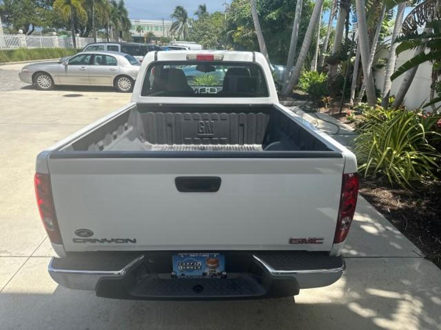 2011 Summit White /Medium Pewter GMC Canyon 1 FL PU LOW MILES 54,847 (1GTC5LF92B8) with an 2.9L DOHC 4-Cyl SFI Engine engine, Automatic transmission, located at 4701 North Dixie Hwy, Pompano Beach, FL, 33064, (954) 422-2889, 26.240938, -80.123474 - OUR WEBPAGE FLORIDACARS1.COM HAS OVER 90 PHOTOS AND FREE CARFAX LINK 2011 GMC CANYON WORK TRUCK 6 FT BED VIN: 1GTC5LF92B8110915 1 G T C 5 L F 9 2 B 8 1 1 0 9 1 5 PICKUP 2.9L I4 F DOHC 16V GASOLINE REAR WHEEL DRIVE THIS IS ONE OF THE NICEST GMC CANYON WE HAVE EVER LISTED RETIREE FLORIDA TITLE THIS IS - Photo#41